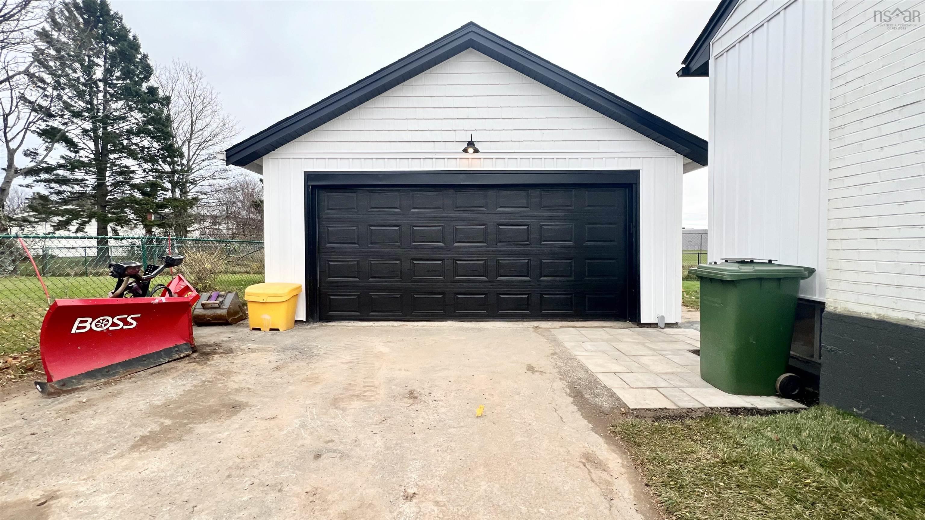 $529,900.00: 10 Lawson Avenue, Dartmouth