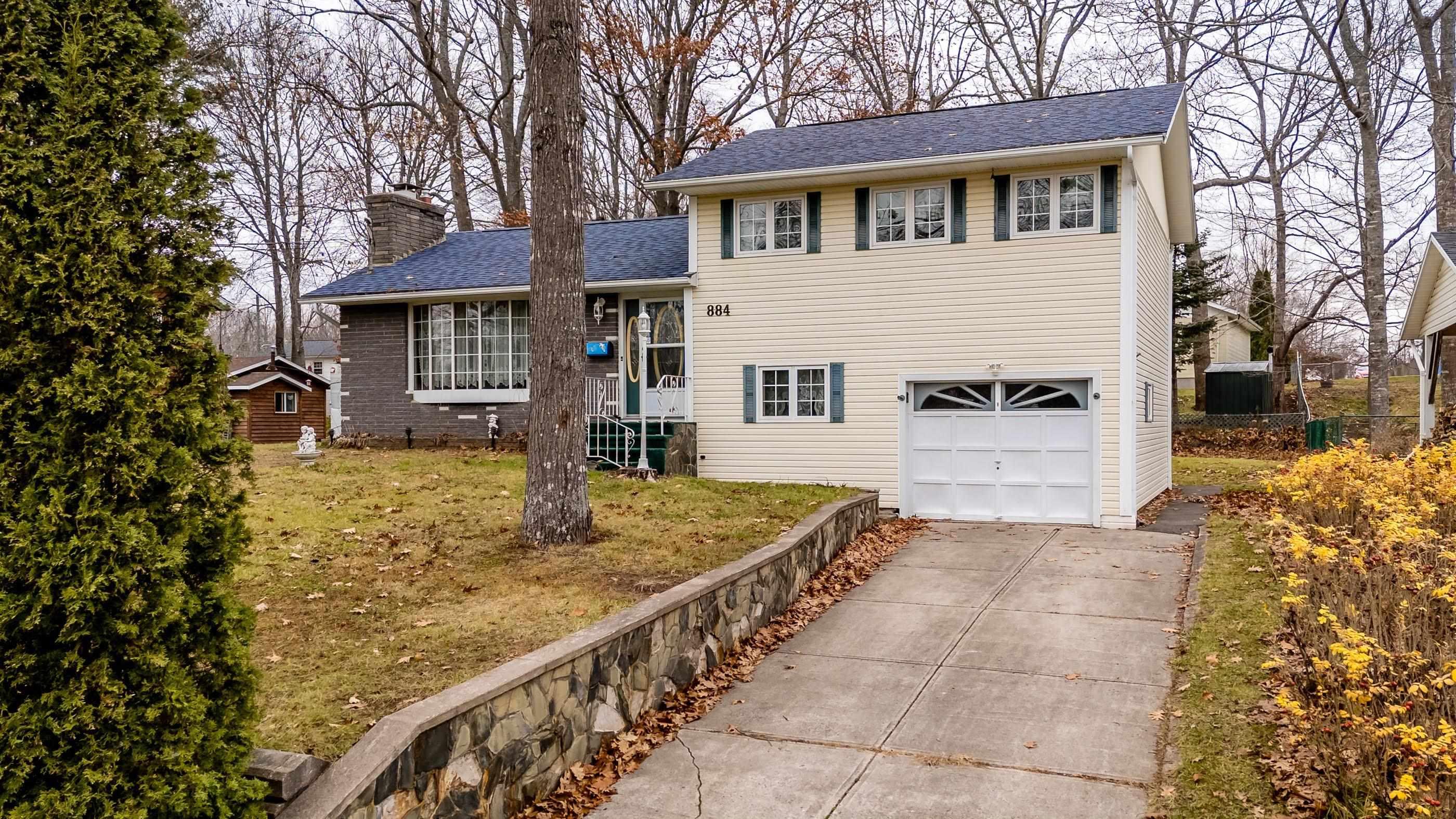 $325,000.00: 884 Dalmation Drive, Greenwood