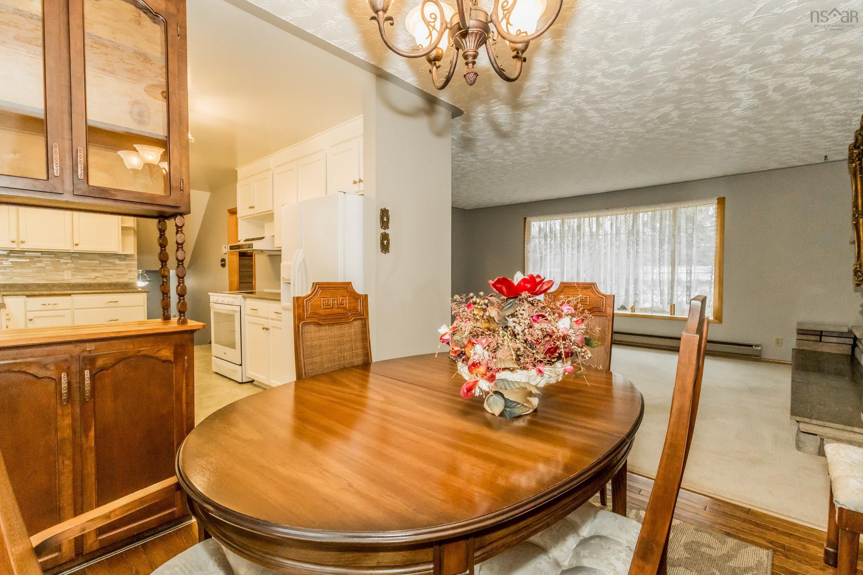 $325,000.00: 884 Dalmation Drive, Greenwood