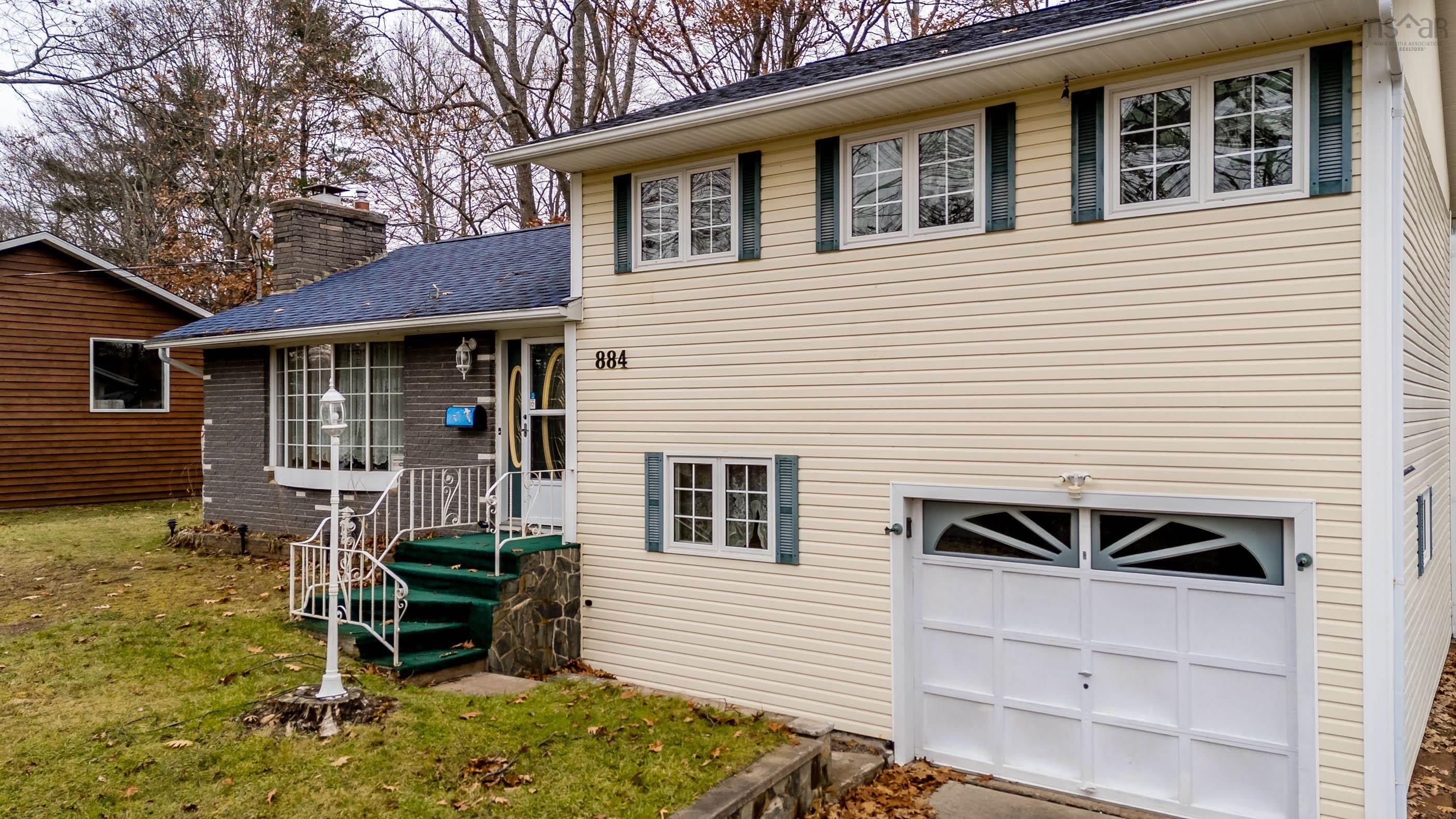 $325,000.00: 884 Dalmation Drive, Greenwood
