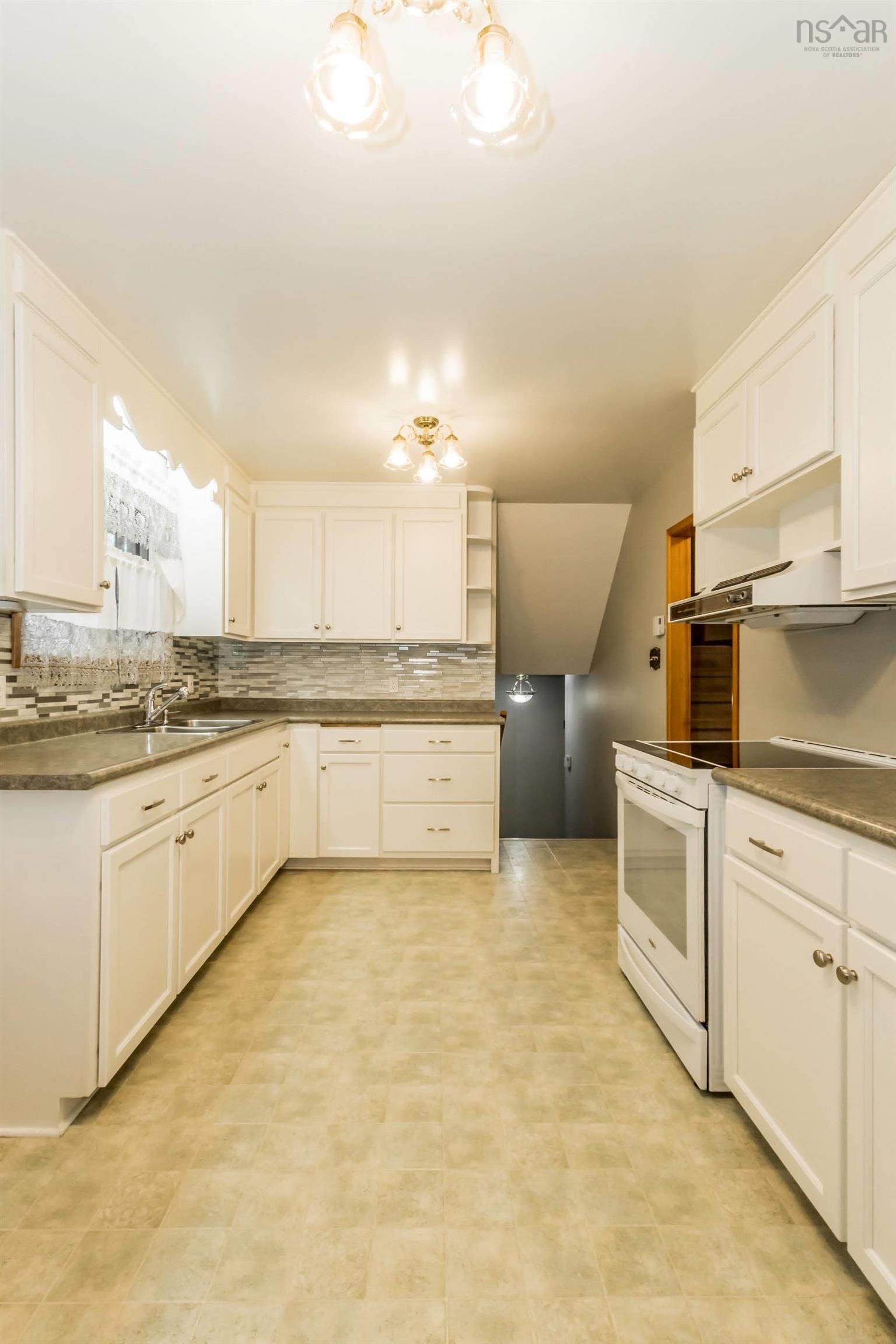 $325,000.00: 884 Dalmation Drive, Greenwood