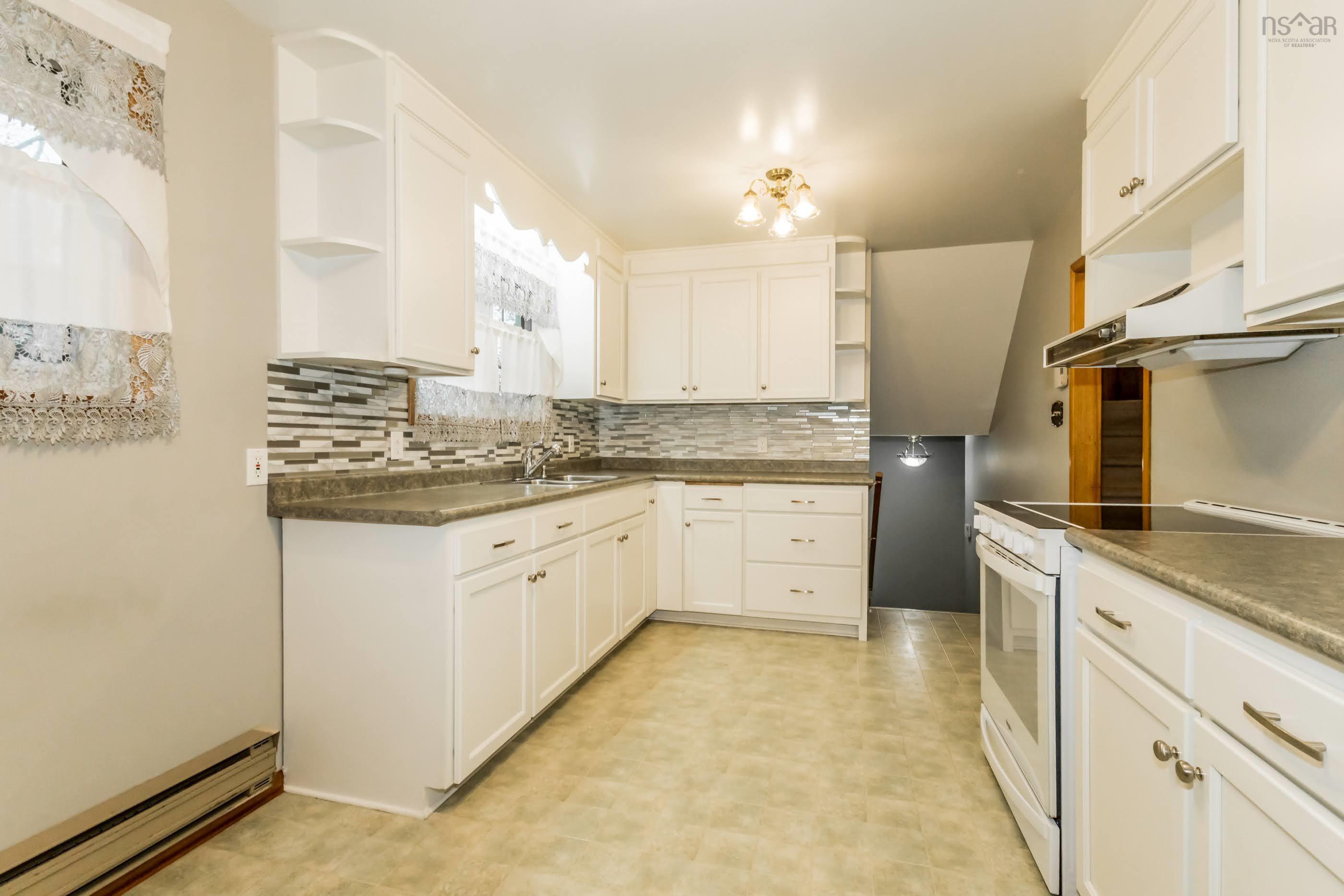 $325,000.00: 884 Dalmation Drive, Greenwood