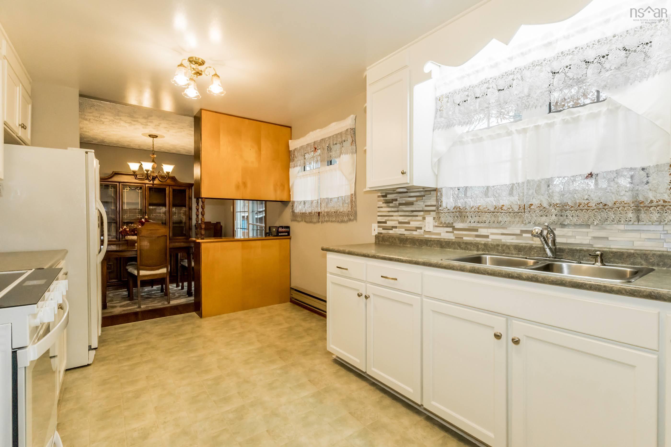 $325,000.00: 884 Dalmation Drive, Greenwood