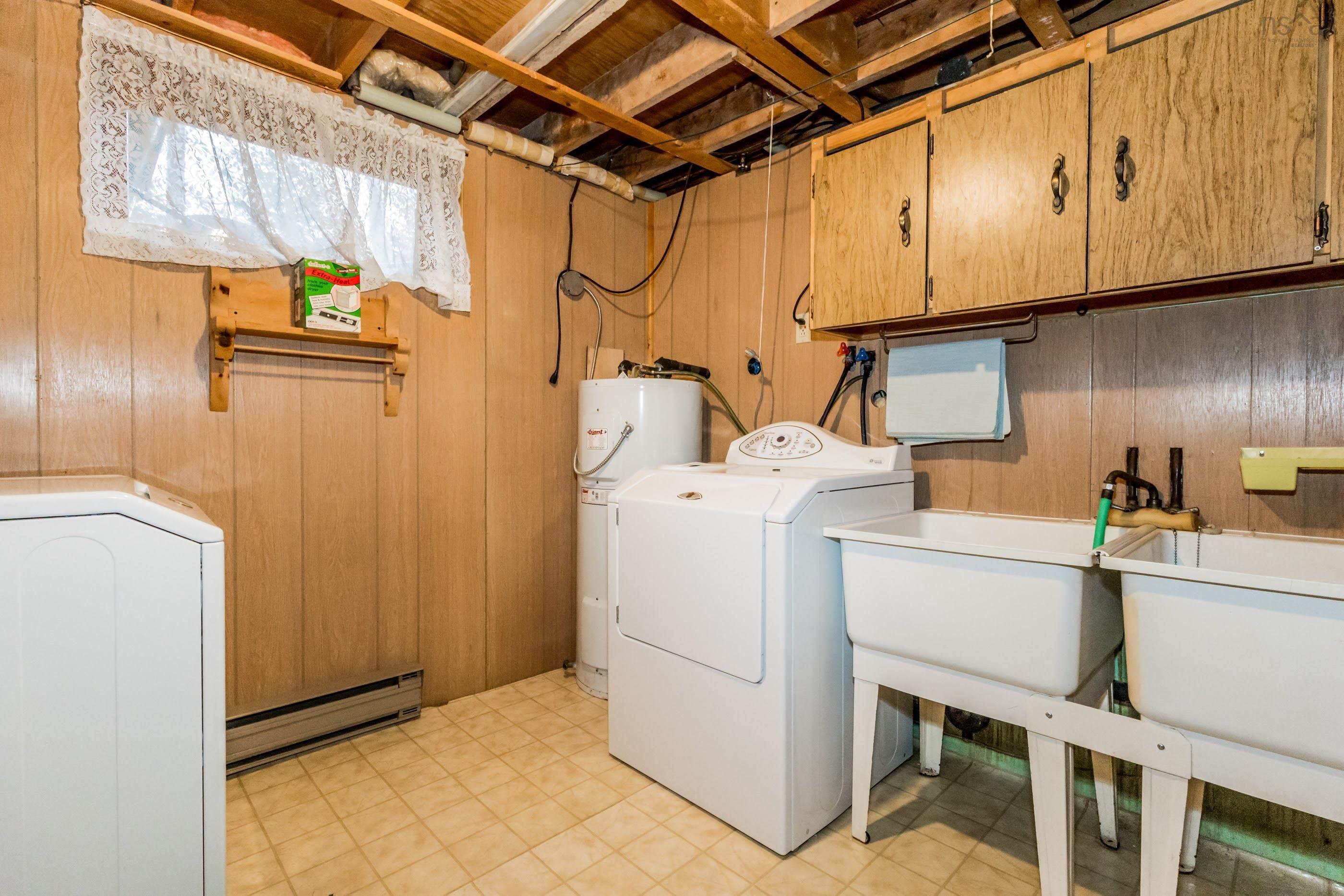 $325,000.00: 884 Dalmation Drive, Greenwood