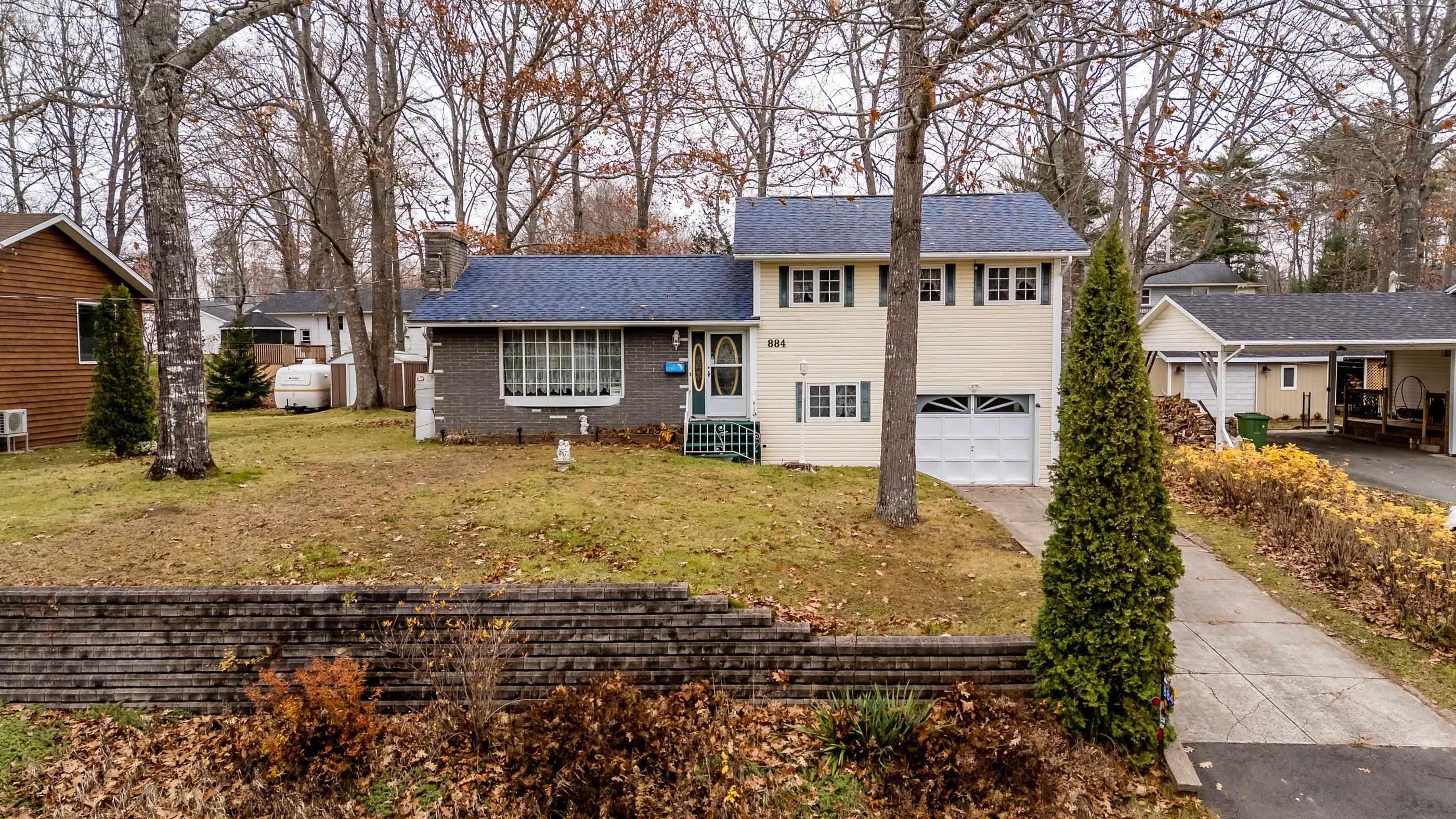 $325,000.00: 884 Dalmation Drive, Greenwood