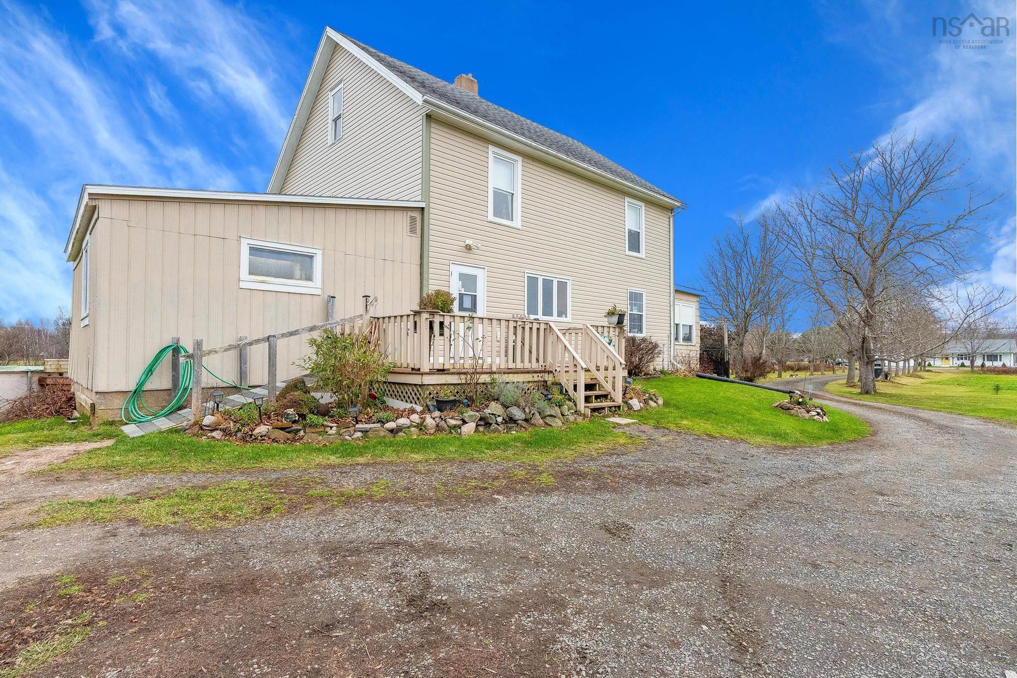 $529,900.00: 11704 Highway 1, Brickton
