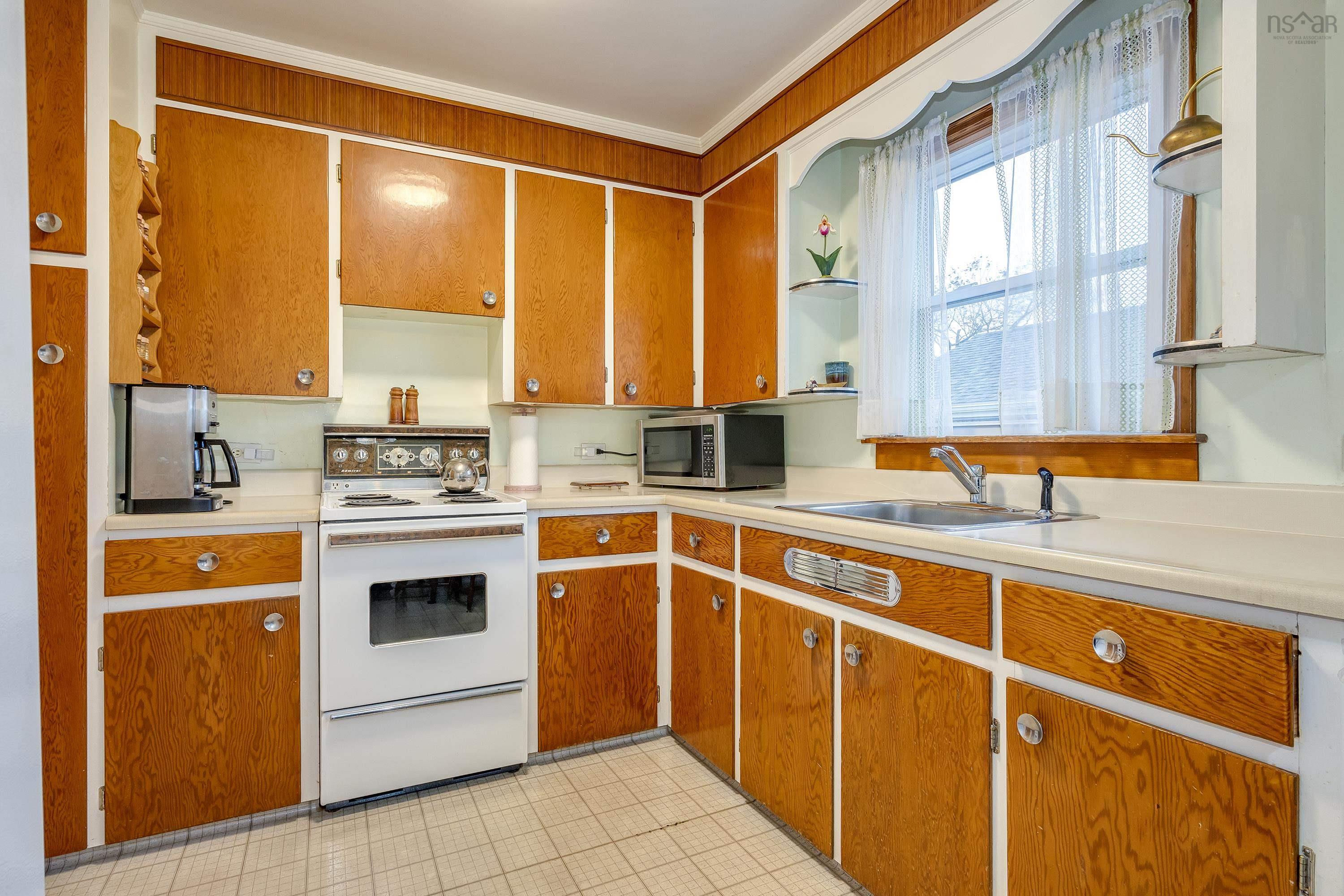 $559,900.00: 3764 High Street, Halifax