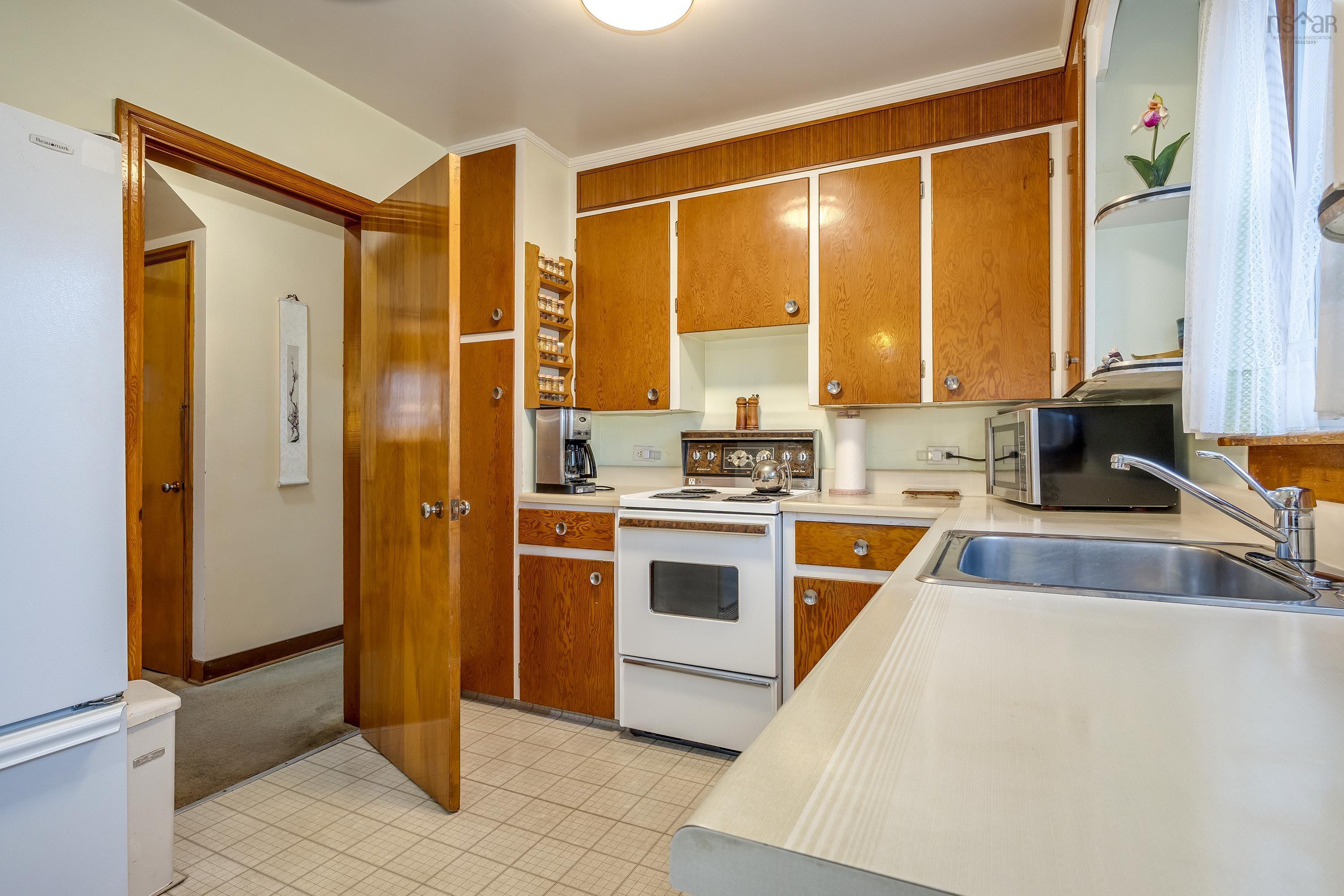 $559,900.00: 3764 High Street, Halifax