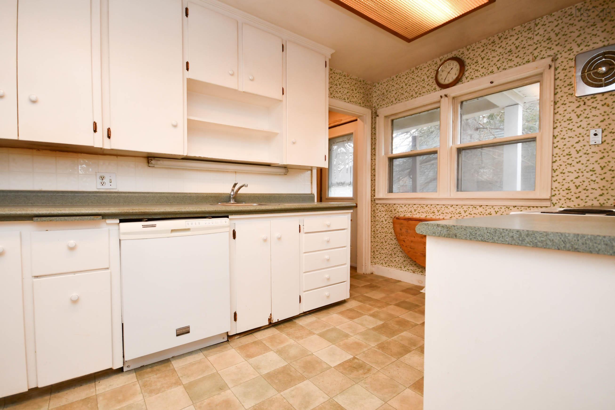$299,900.00: 1080 King Street, Windsor