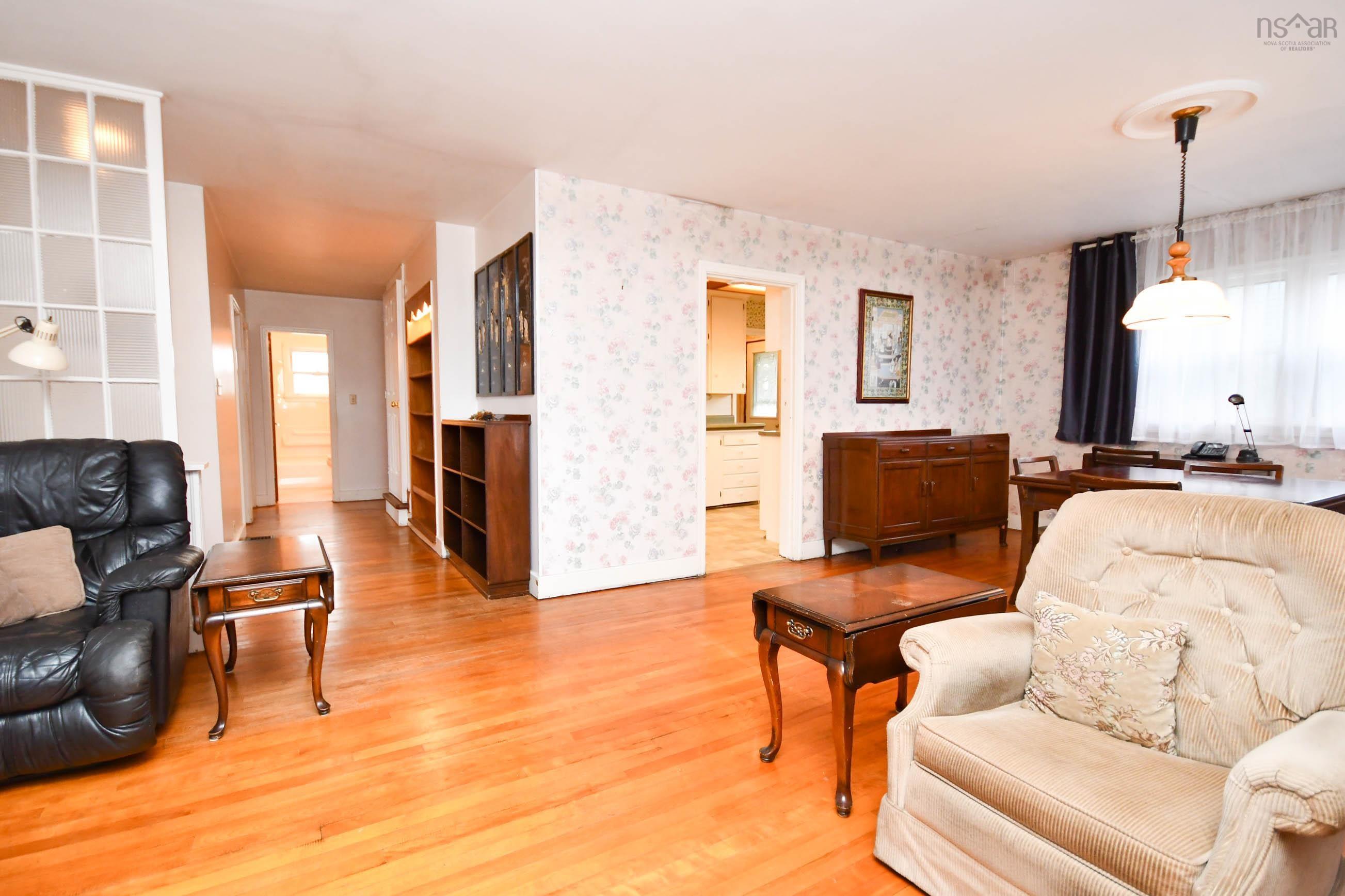 $299,900.00: 1080 King Street, Windsor