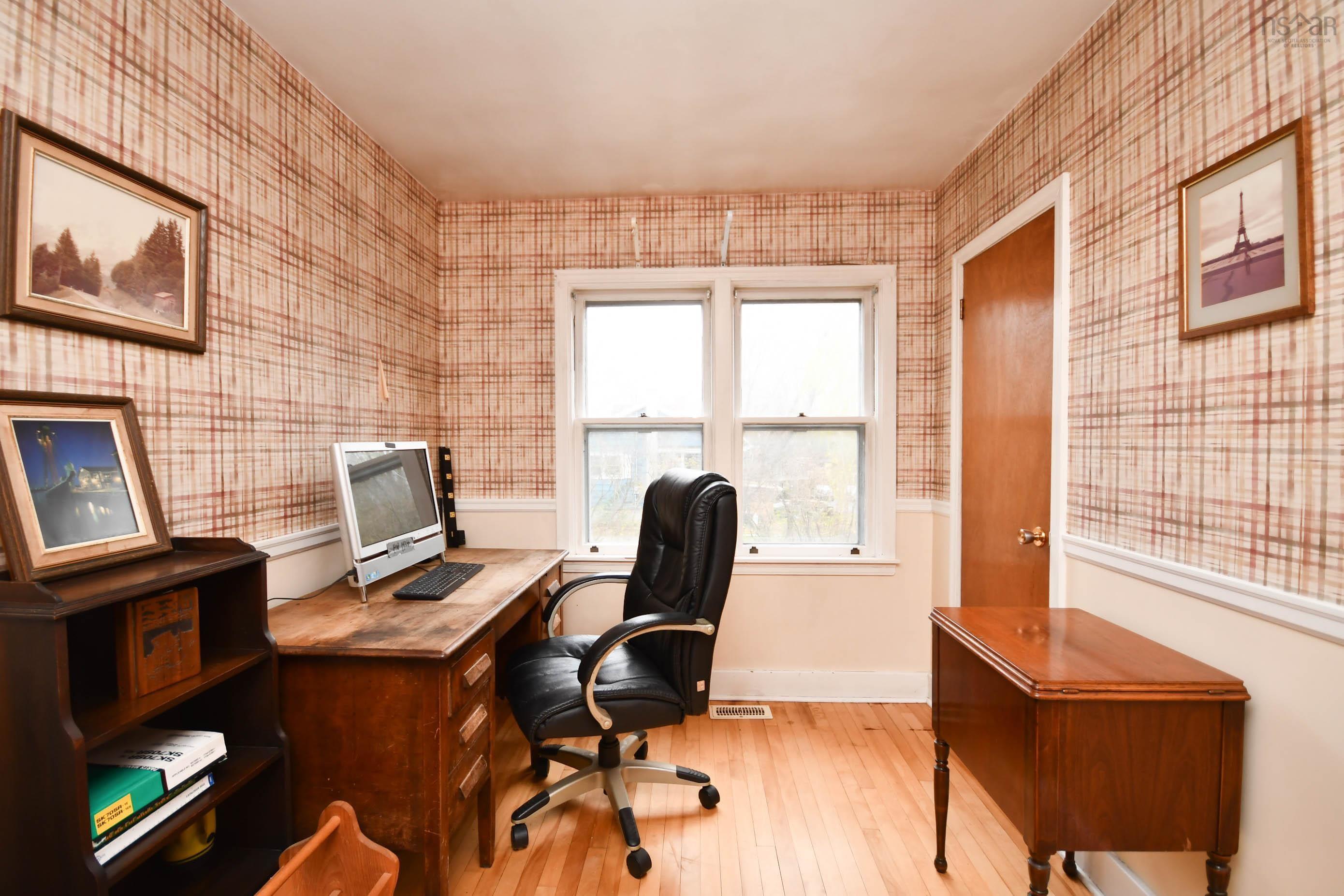$299,900.00: 1080 King Street, Windsor