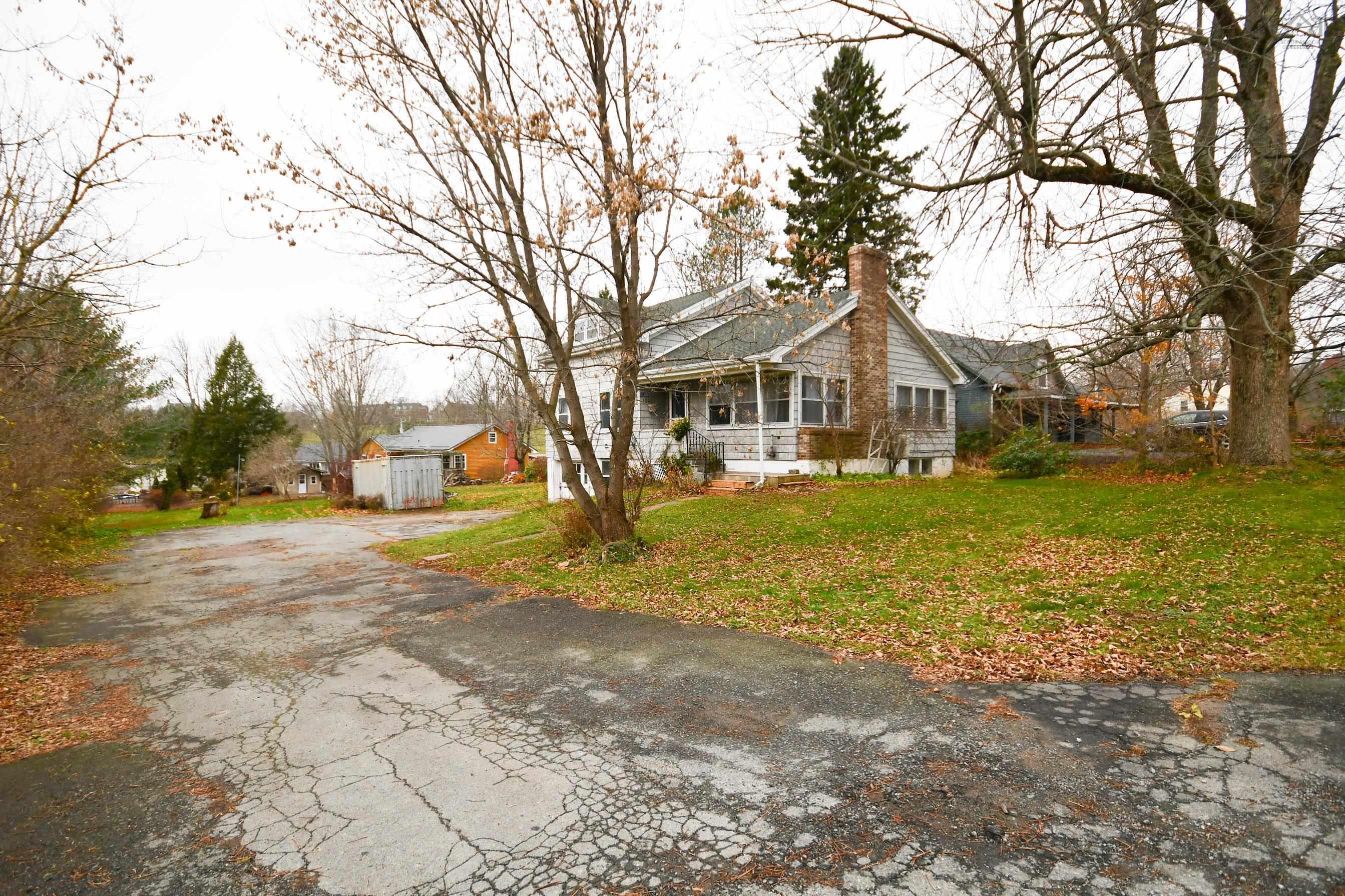 $299,900.00: 1080 King Street, Windsor