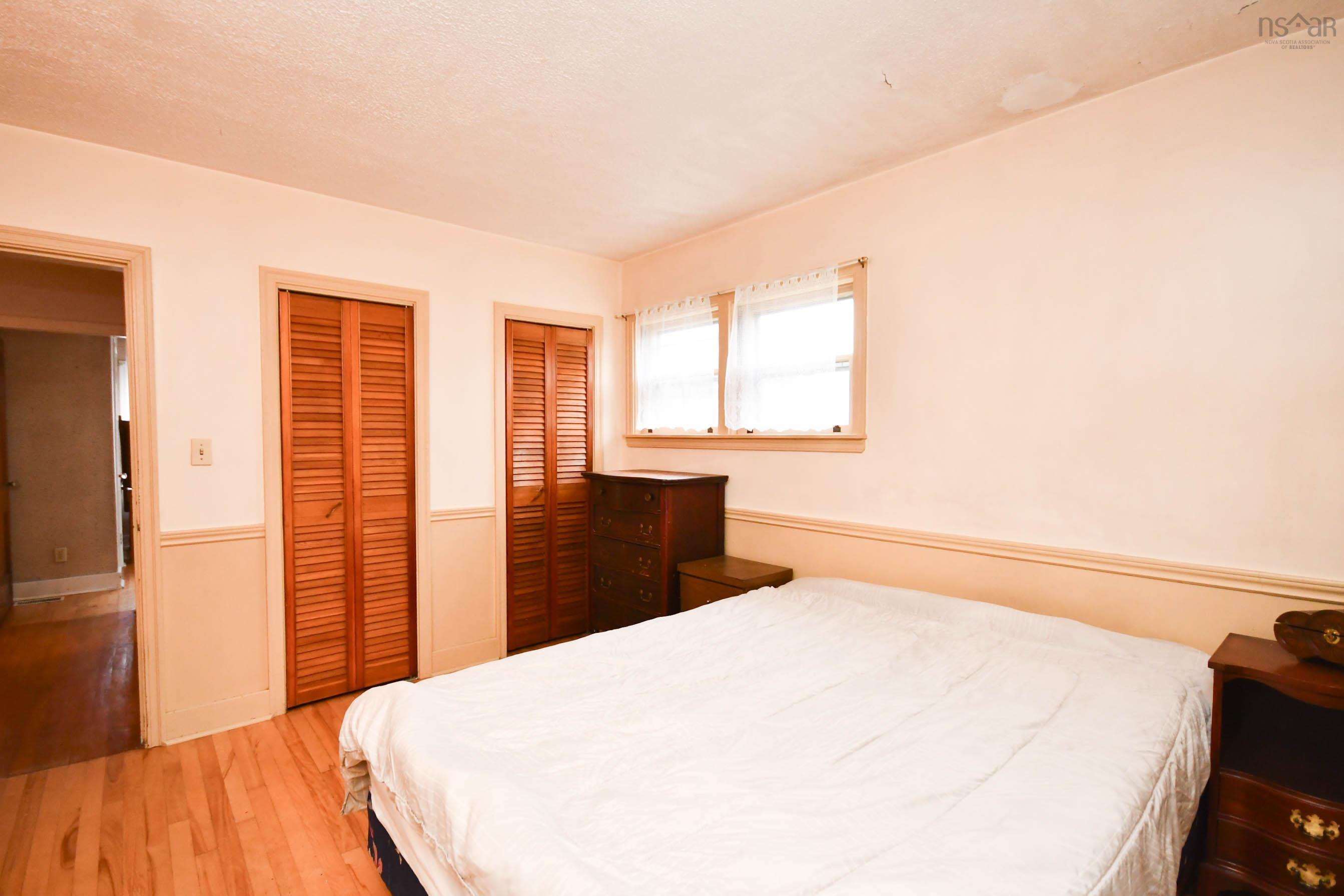 $299,900.00: 1080 King Street, Windsor