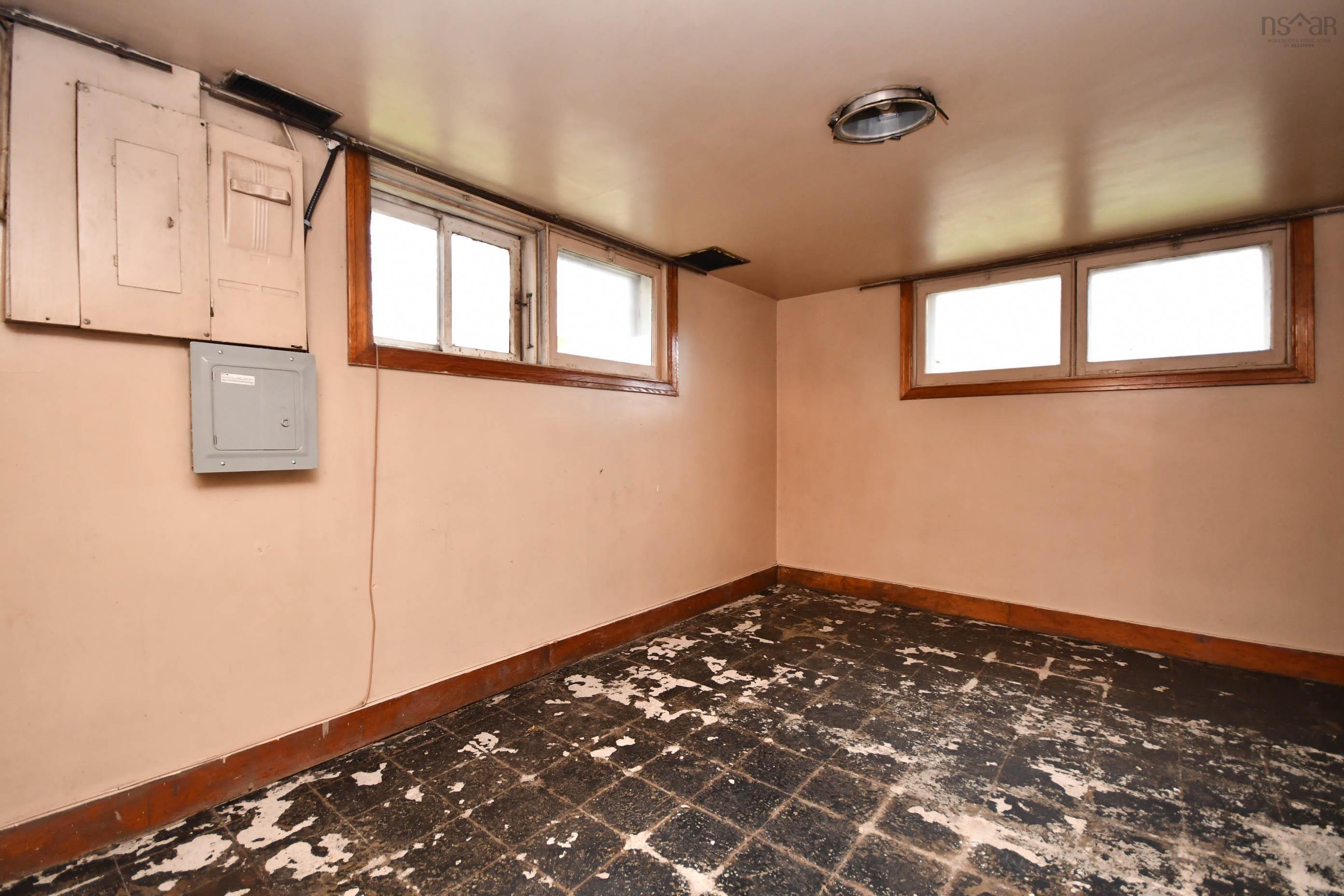 $299,900.00: 1080 King Street, Windsor
