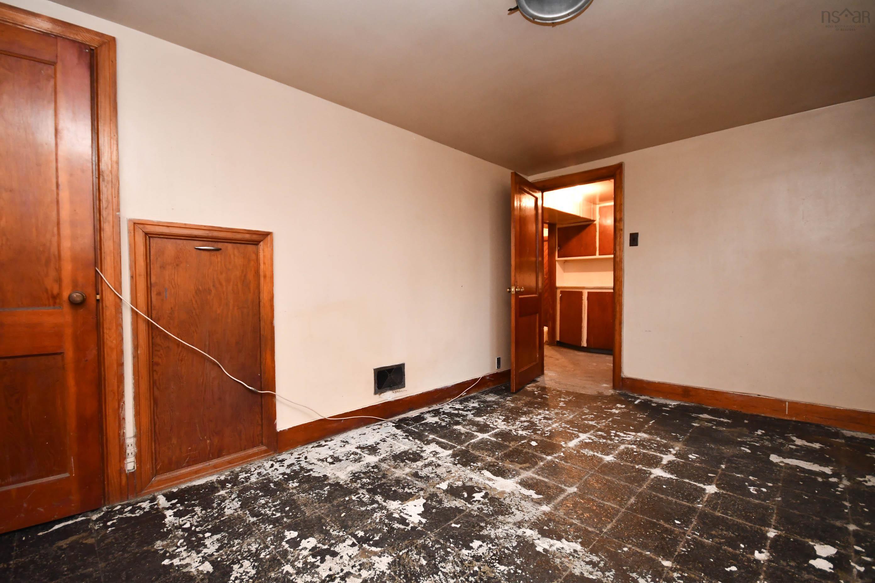 $299,900.00: 1080 King Street, Windsor