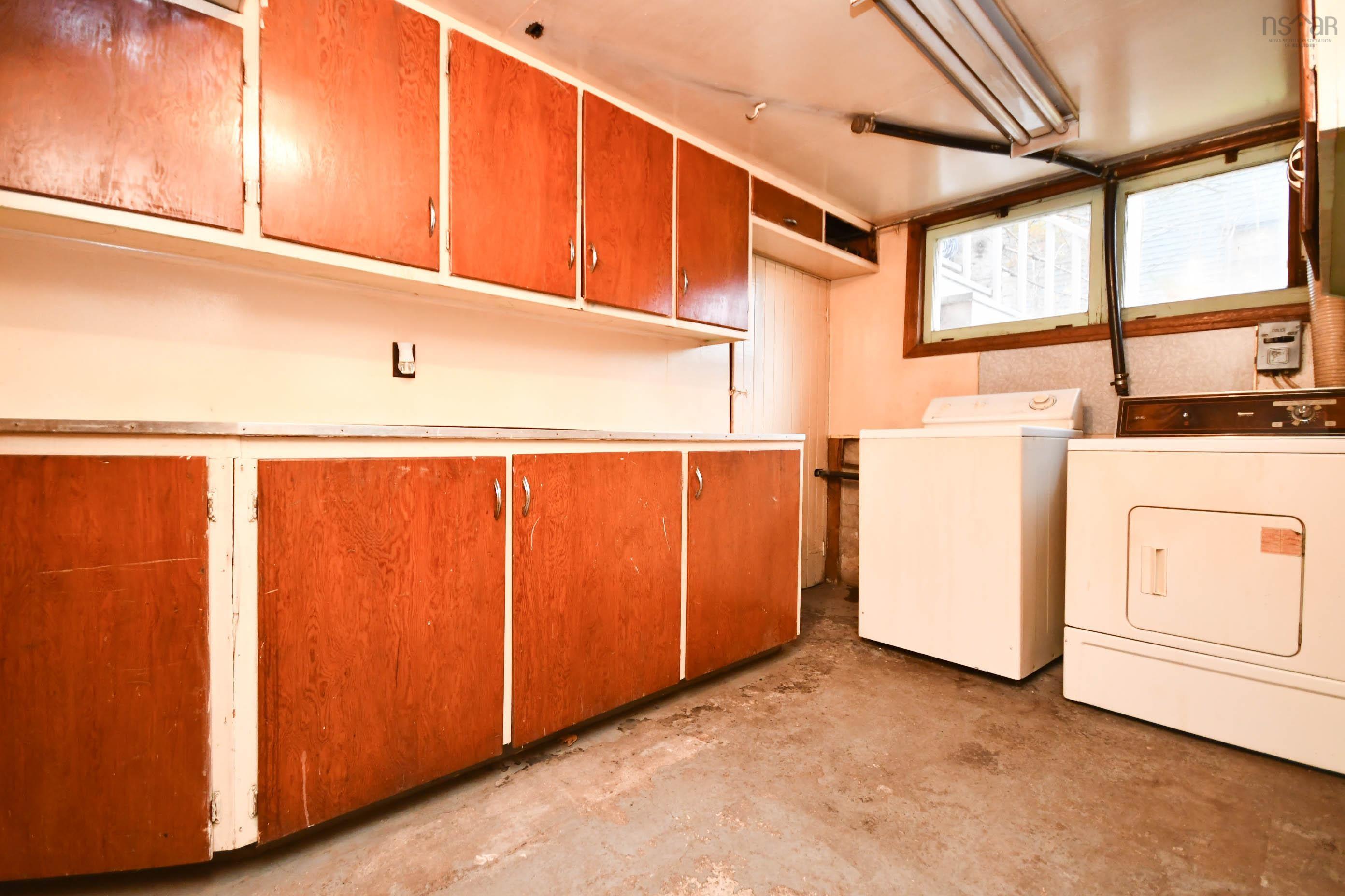 $299,900.00: 1080 King Street, Windsor