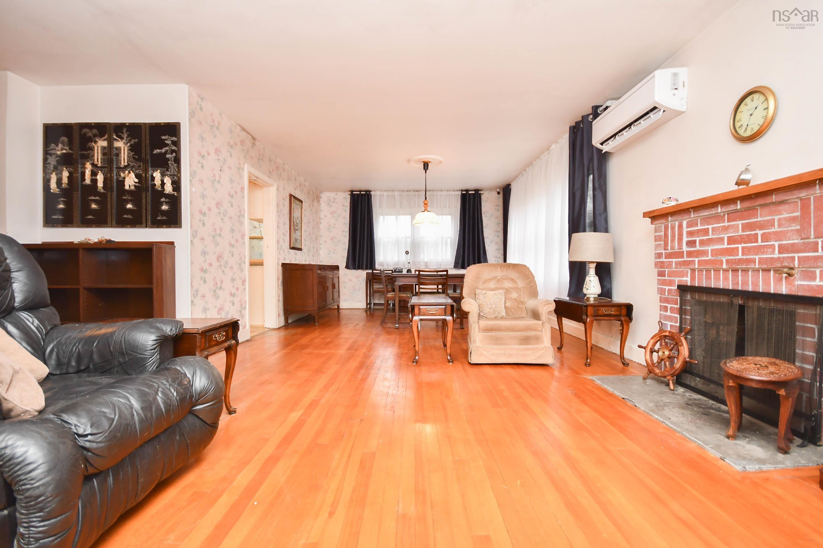$299,900.00: 1080 King Street, Windsor