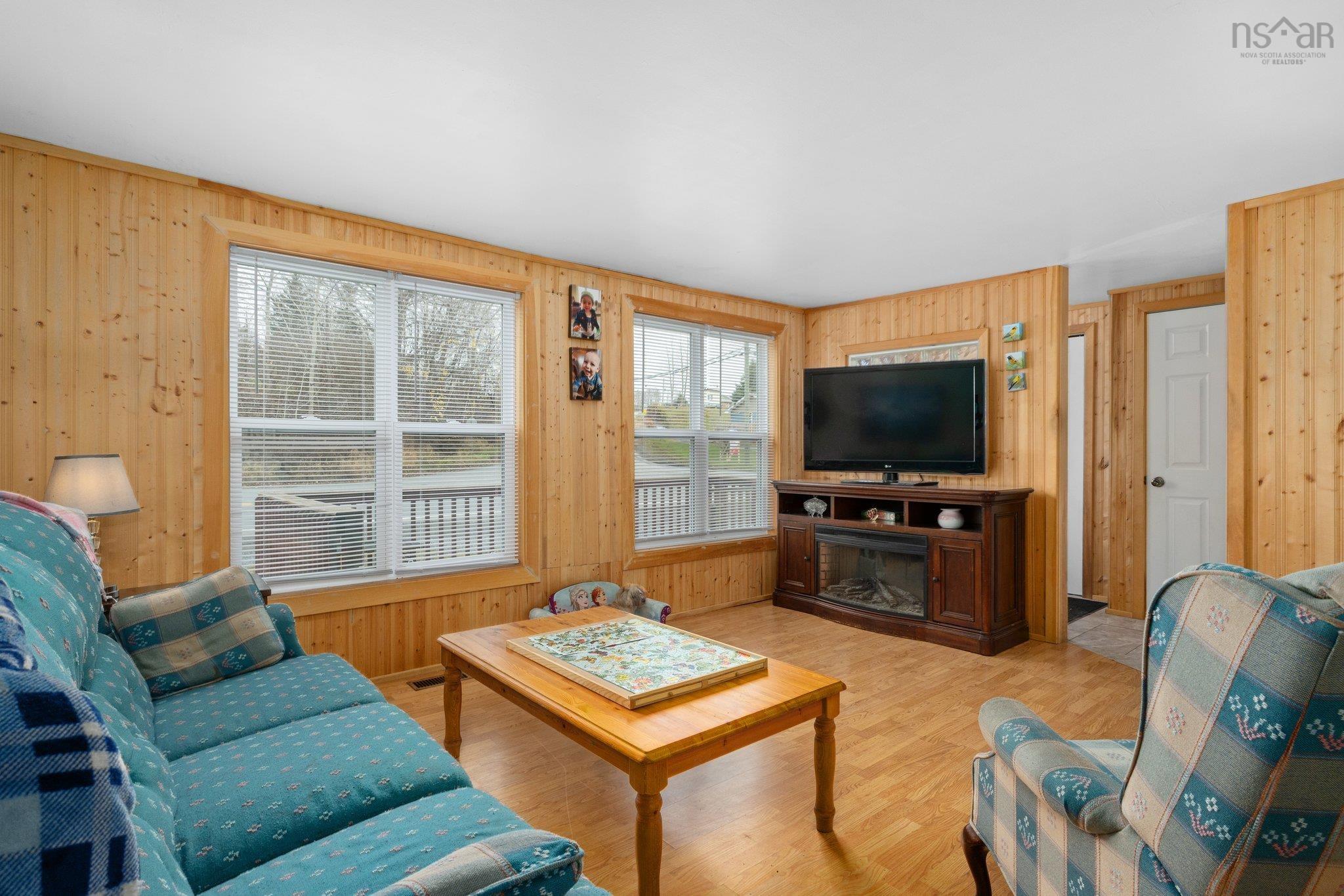 $284,900.00: 5956 Highway 14, Garlands Crossing