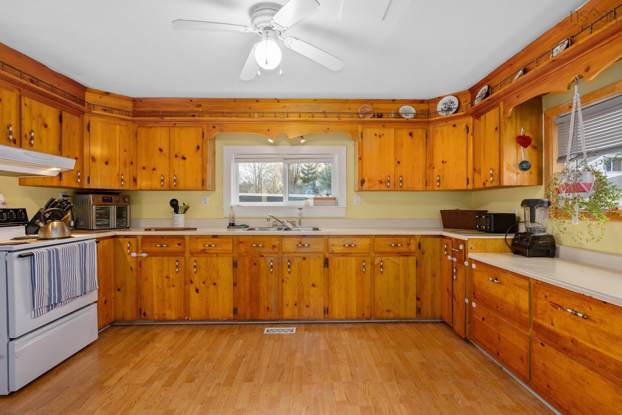 $284,900.00: 5956 Highway 14, Garlands Crossing