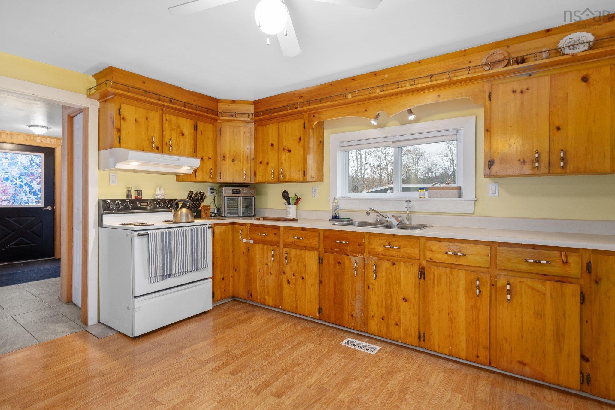 $284,900.00: 5956 Highway 14, Garlands Crossing