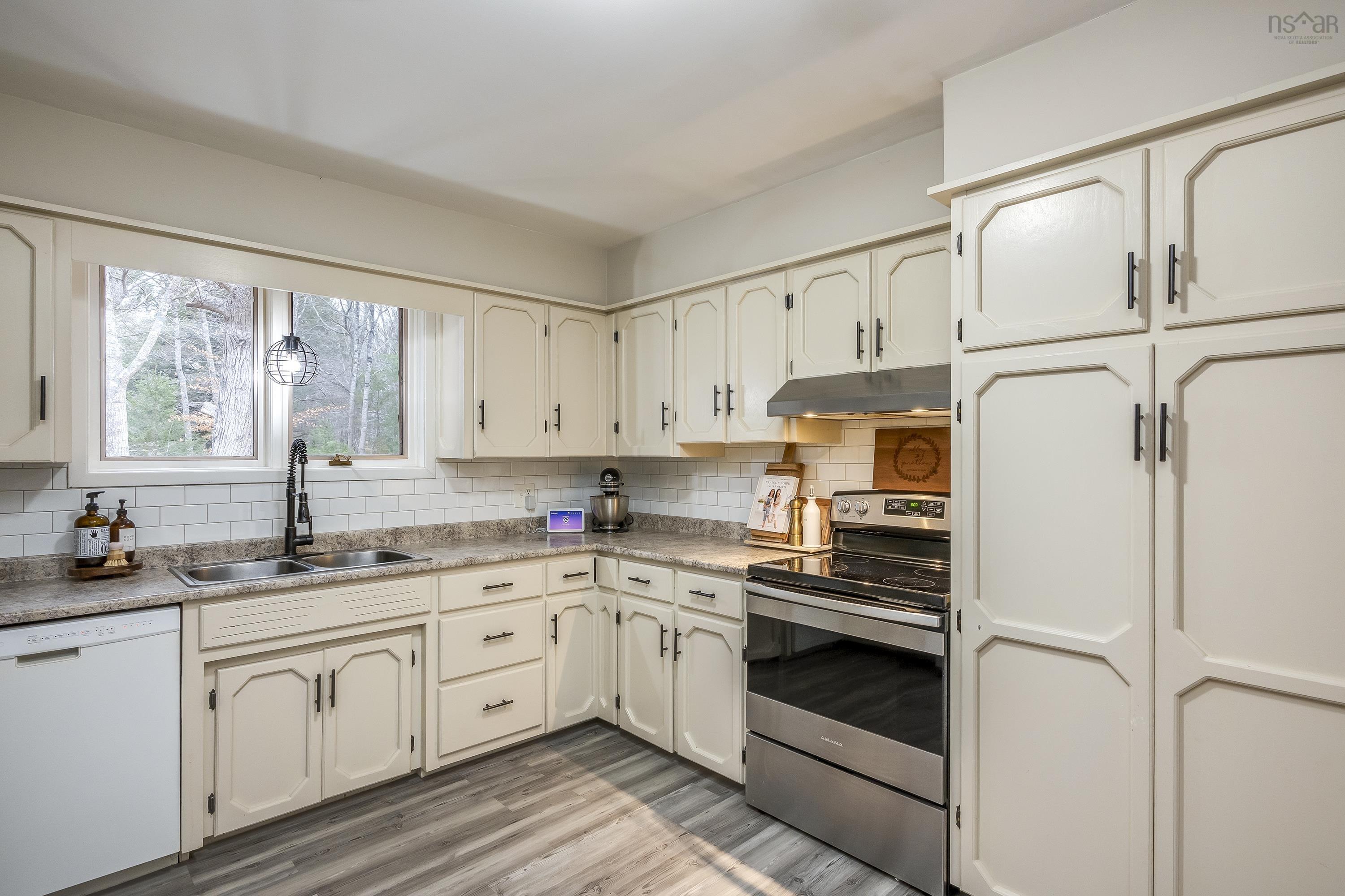 $379,900.00: 65 Birch Drive, Meadowvale