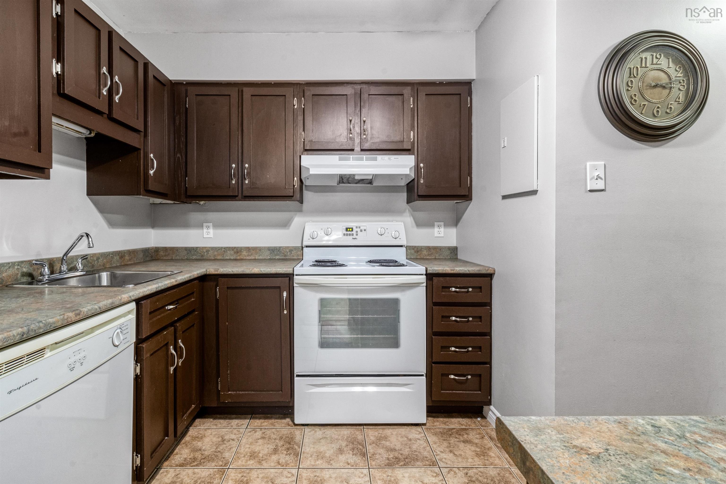 $319,900.00: Unit 114 79 Collins Grove, Dartmouth