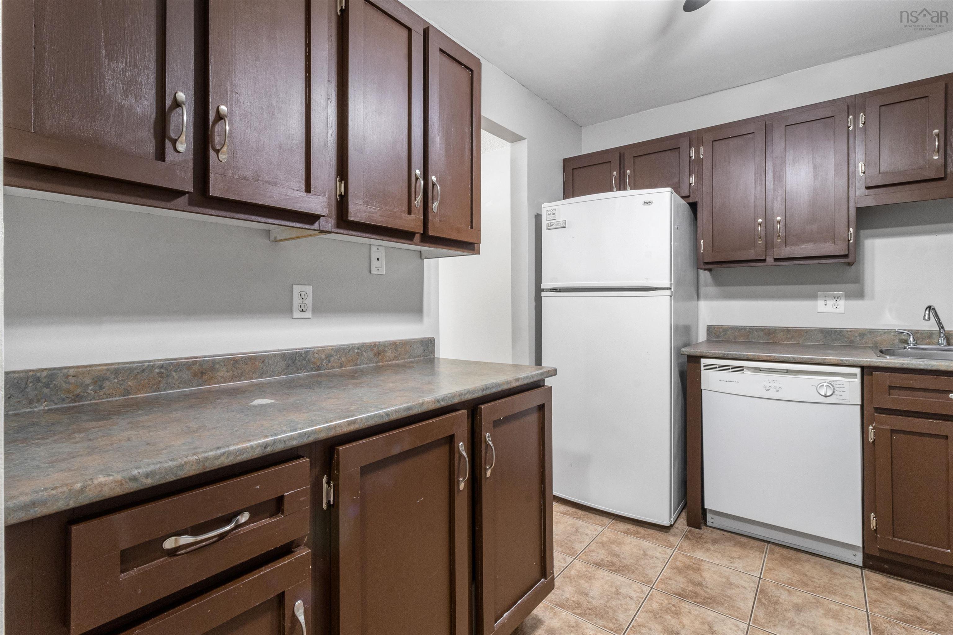 $319,900.00: Unit 114 79 Collins Grove, Dartmouth
