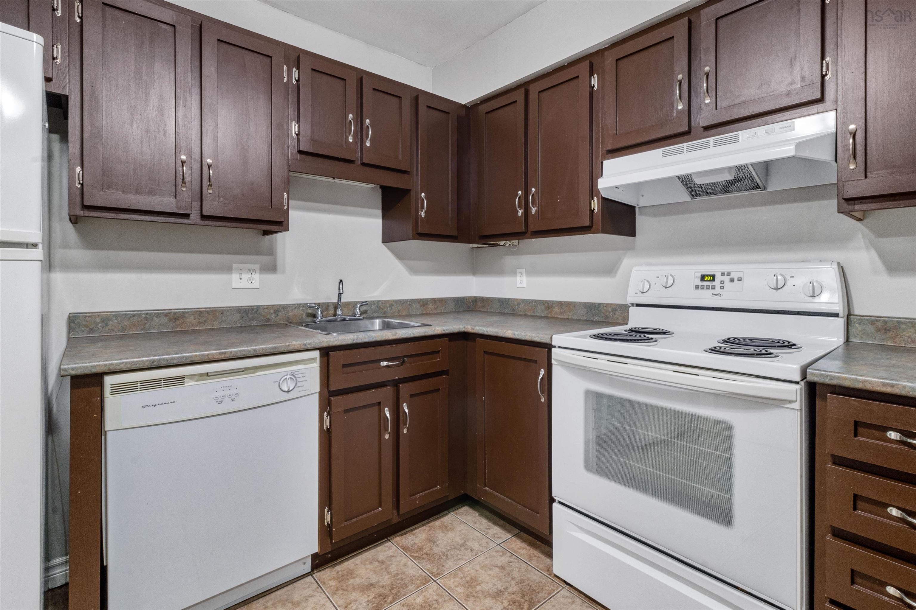 $319,900.00: Unit 114 79 Collins Grove, Dartmouth