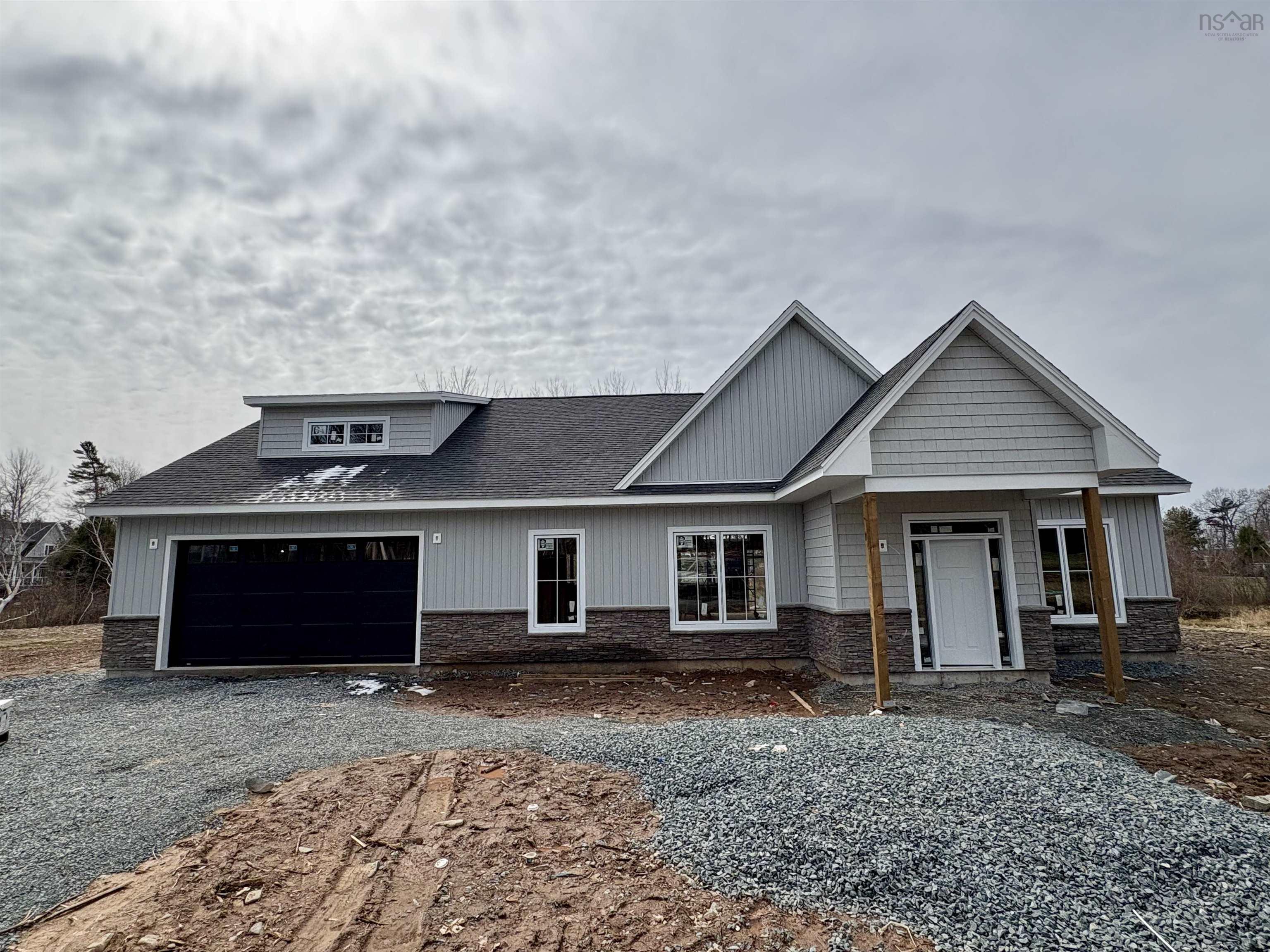 $1,100,000.00: 40 Shirewood Lane, Oakfield
