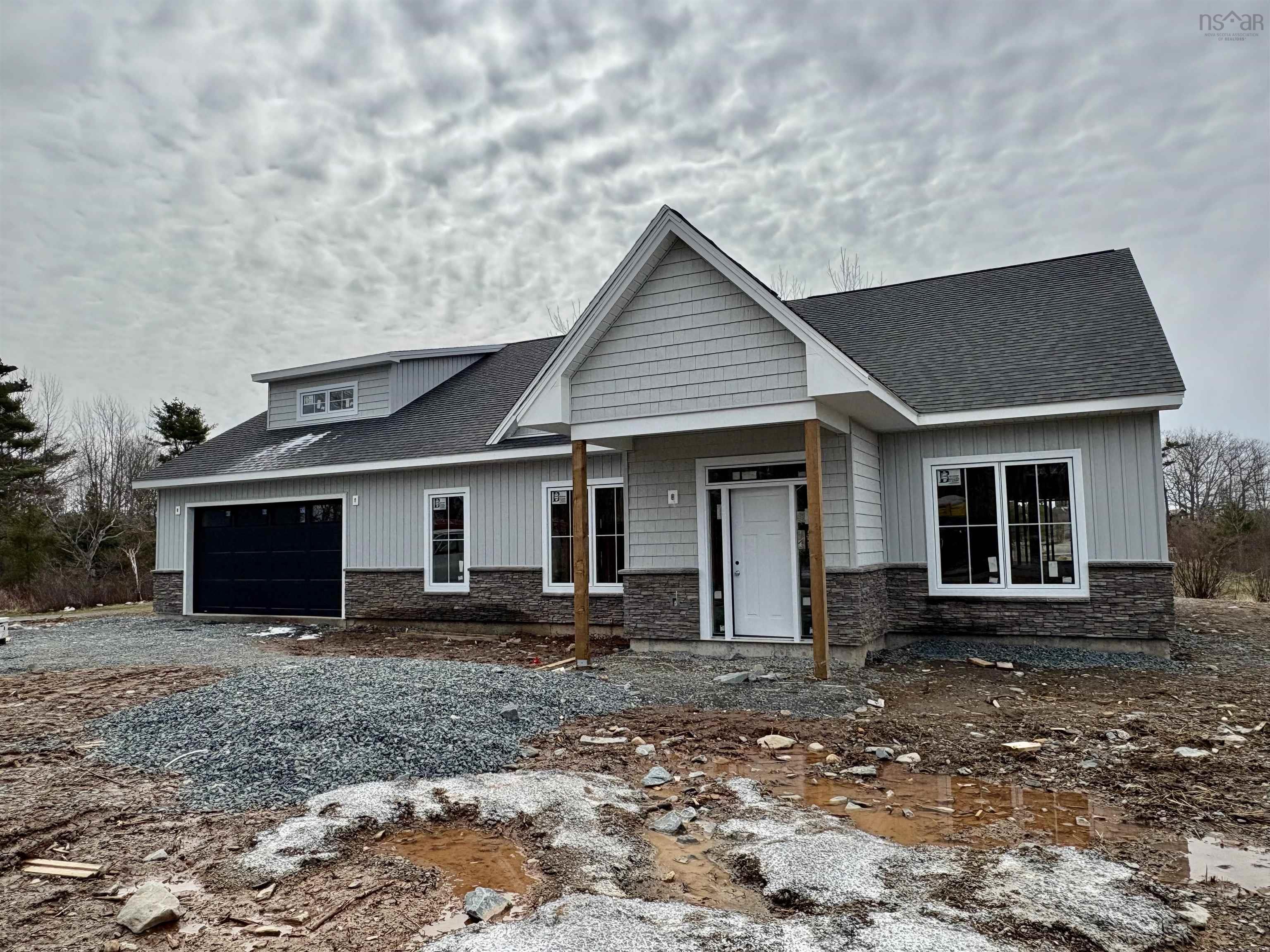 $1,100,000.00: 40 Shirewood Lane, Oakfield