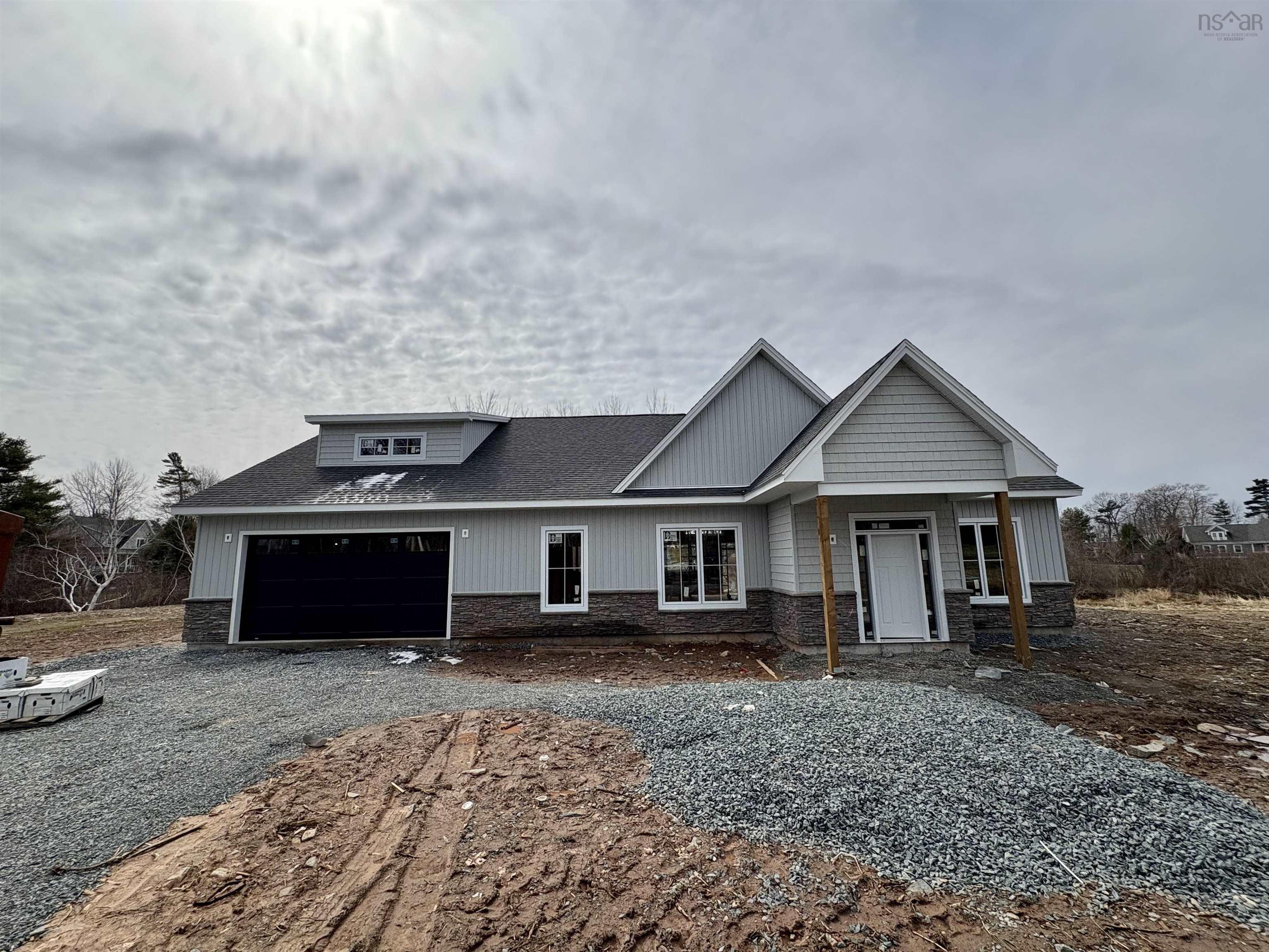 $1,100,000.00: 40 Shirewood Lane, Oakfield