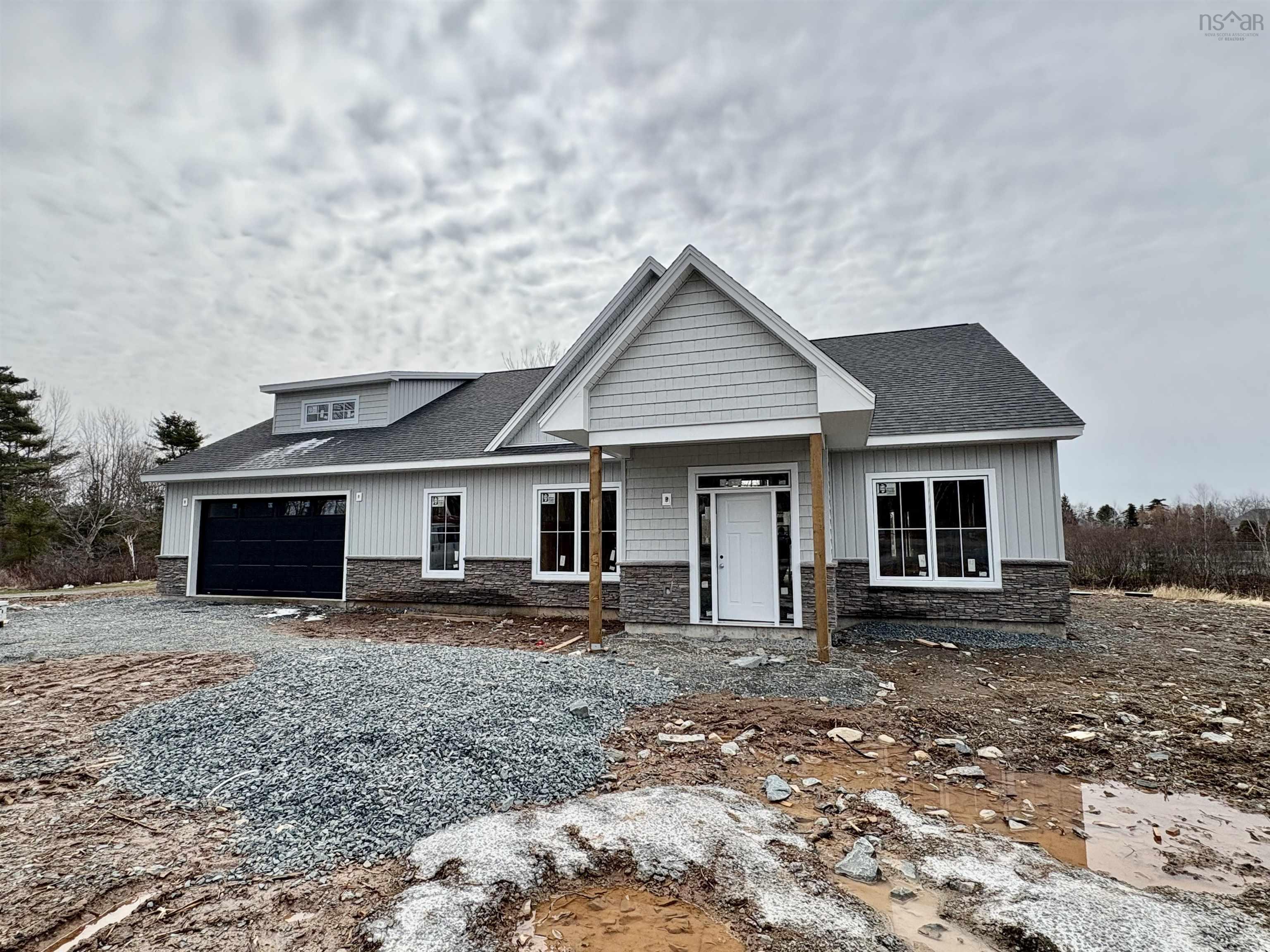$1,100,000.00: 40 Shirewood Lane, Oakfield