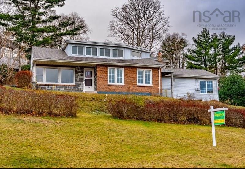 $579,999.00: 10 Winona Crescent, Rockingham