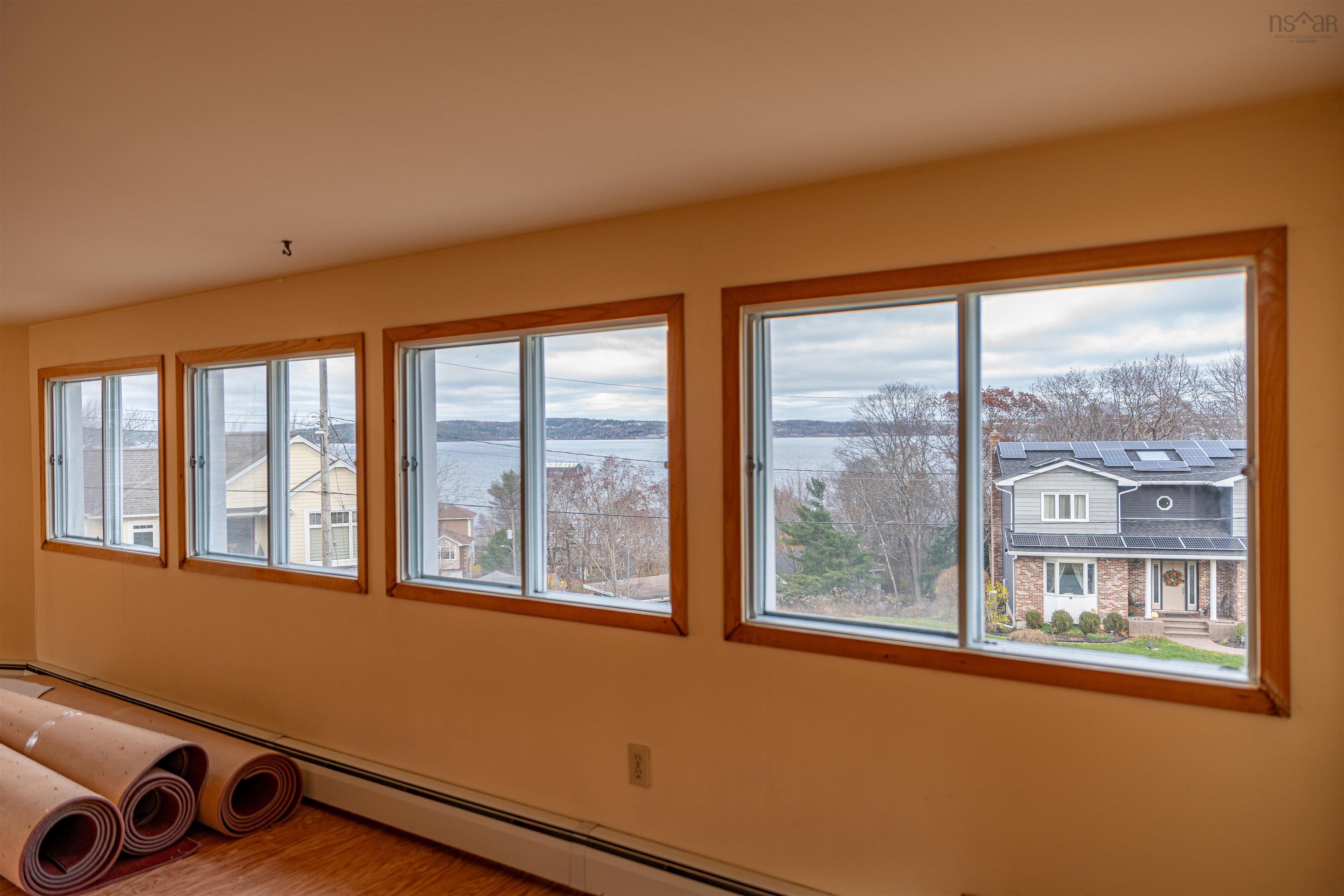 $579,999.00: 10 Winona Crescent, Rockingham
