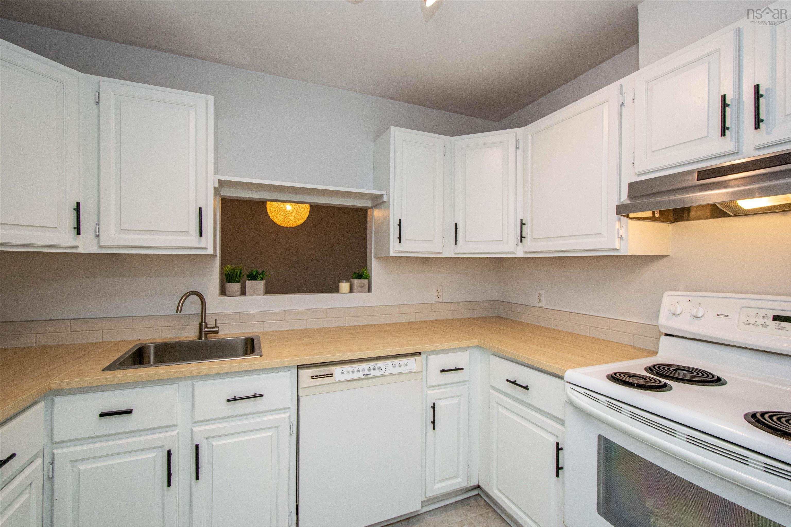 $324,900.00: 200 2 Lombardy Lane, Dartmouth