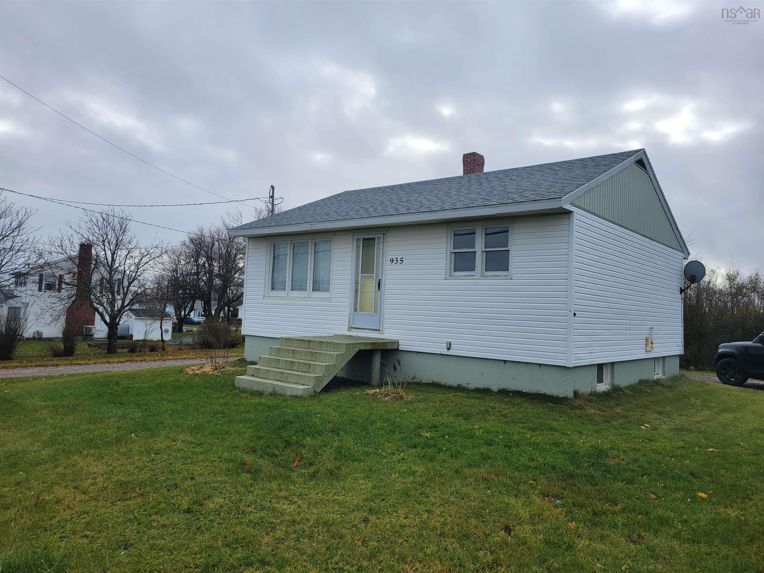 $109,900.00: 935 Main Street, Glace Bay