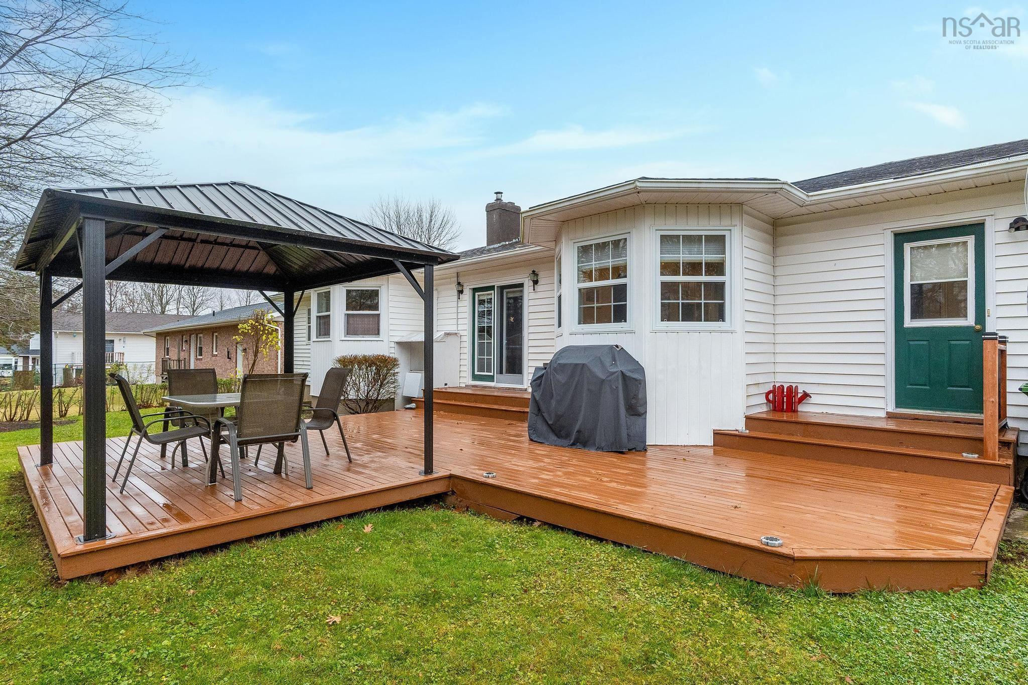 $549,000.00: 29 Bishop Avenue W, New Minas