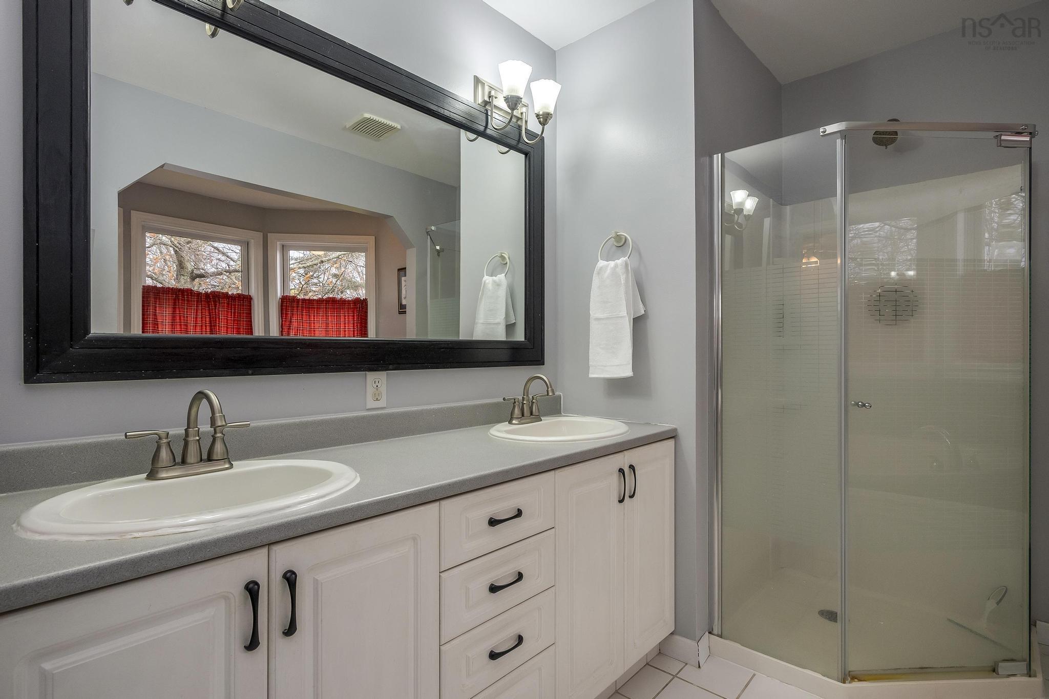 $549,000.00: 29 Bishop Avenue W, New Minas