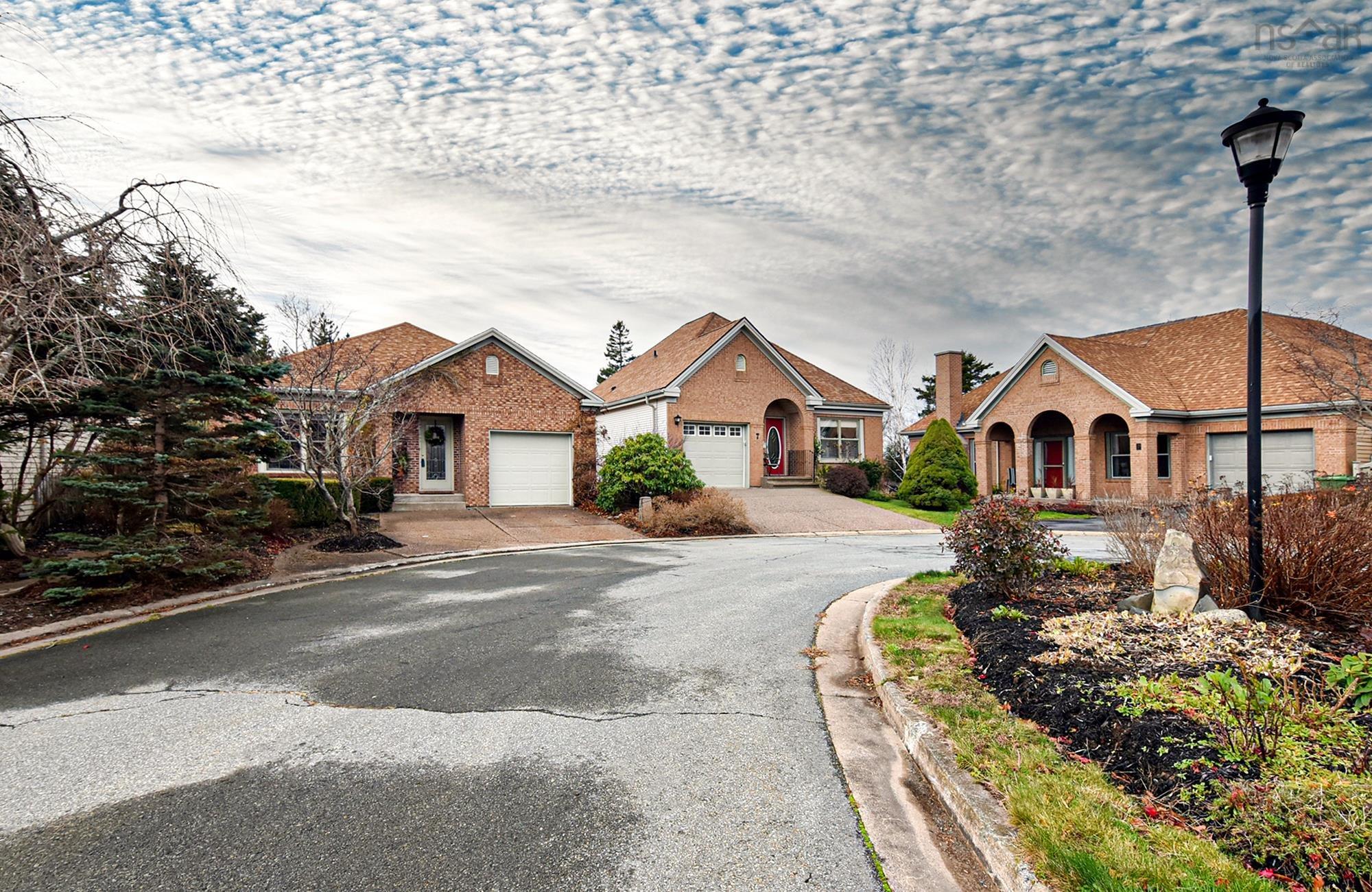 $745,000.00: 8 Compass Rose Court, Bedford