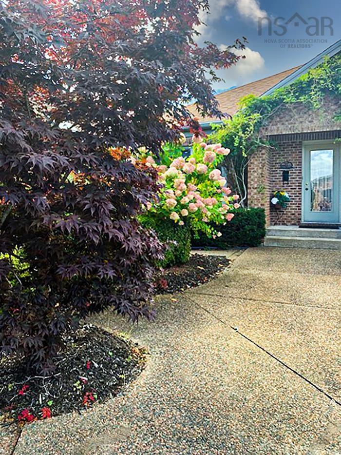 $745,000.00: 8 Compass Rose Court, Bedford