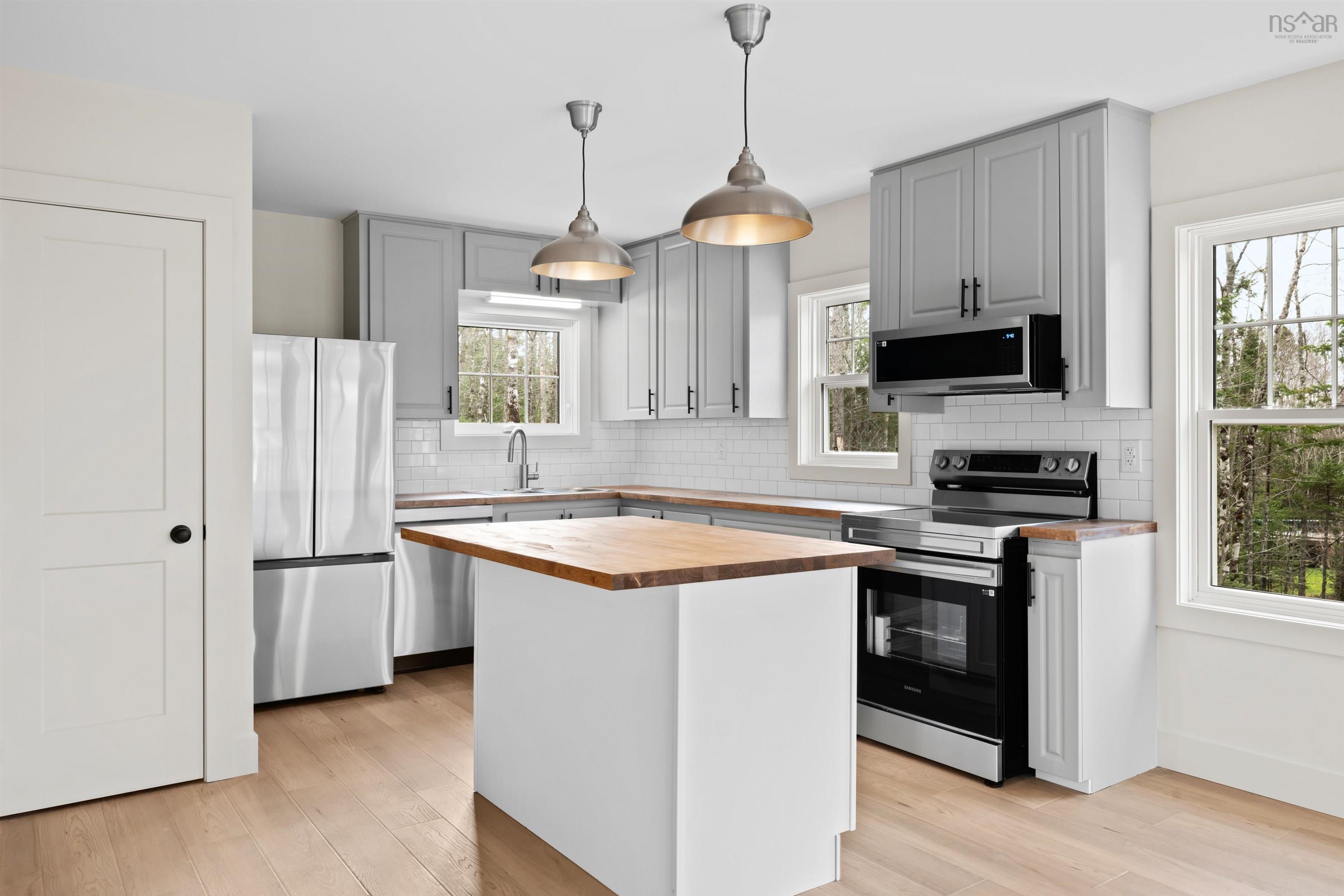 $649,900.00: 88/90 Elmwood Drive, Elmsdale