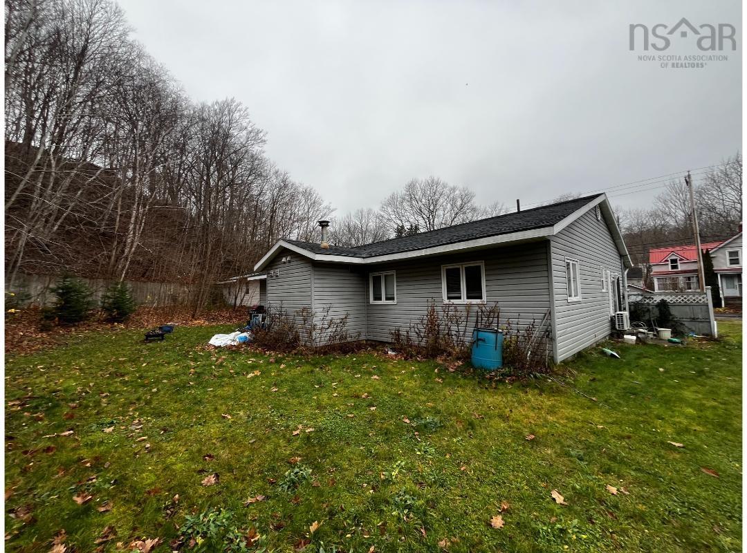 $375,000.00: 40-42 Canaan Avenue, Kentville