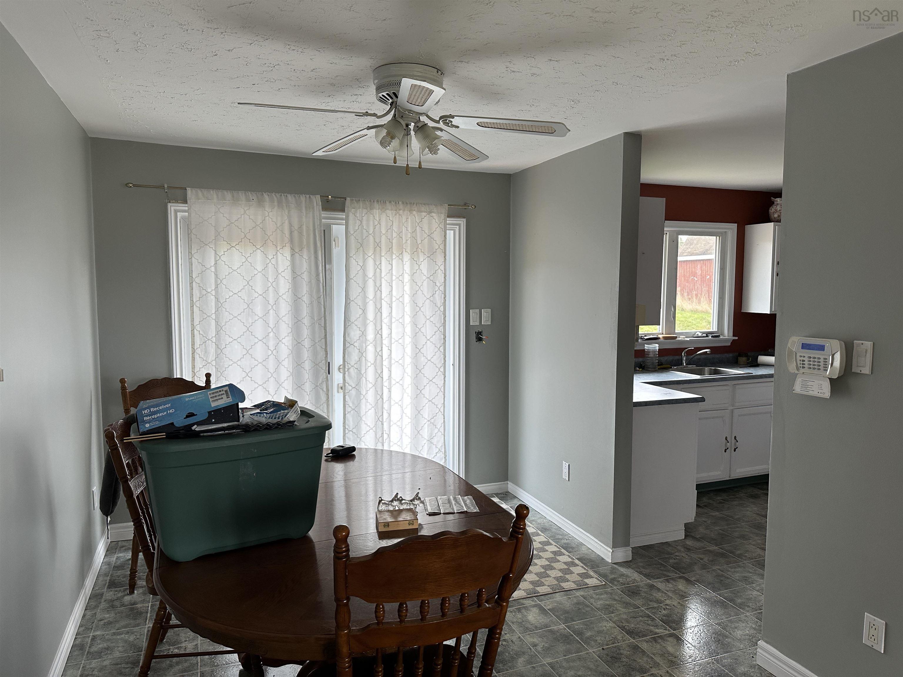 $325,000.00: 1182 Elgin Road, Elgin