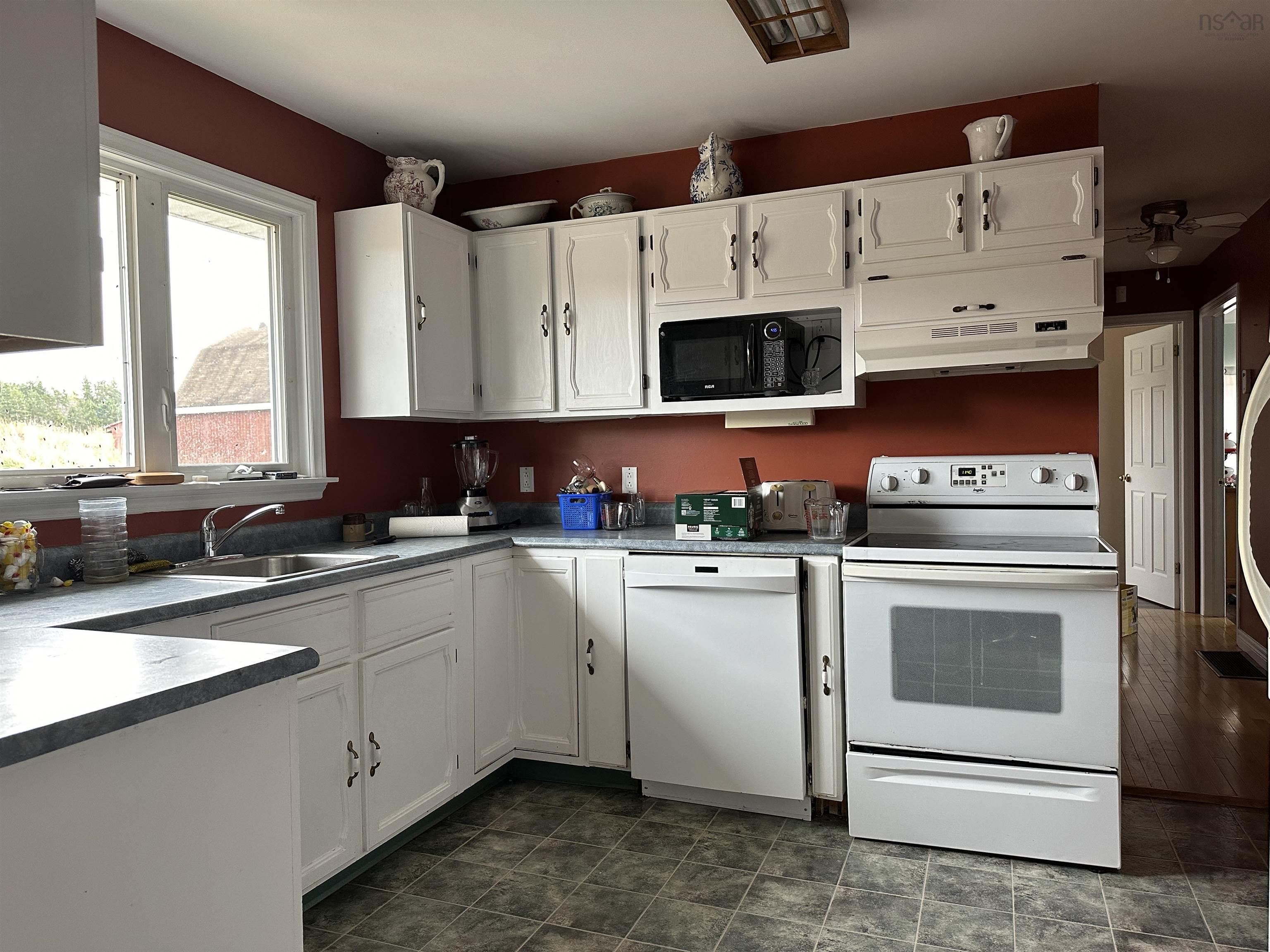 $325,000.00: 1182 Elgin Road, Elgin