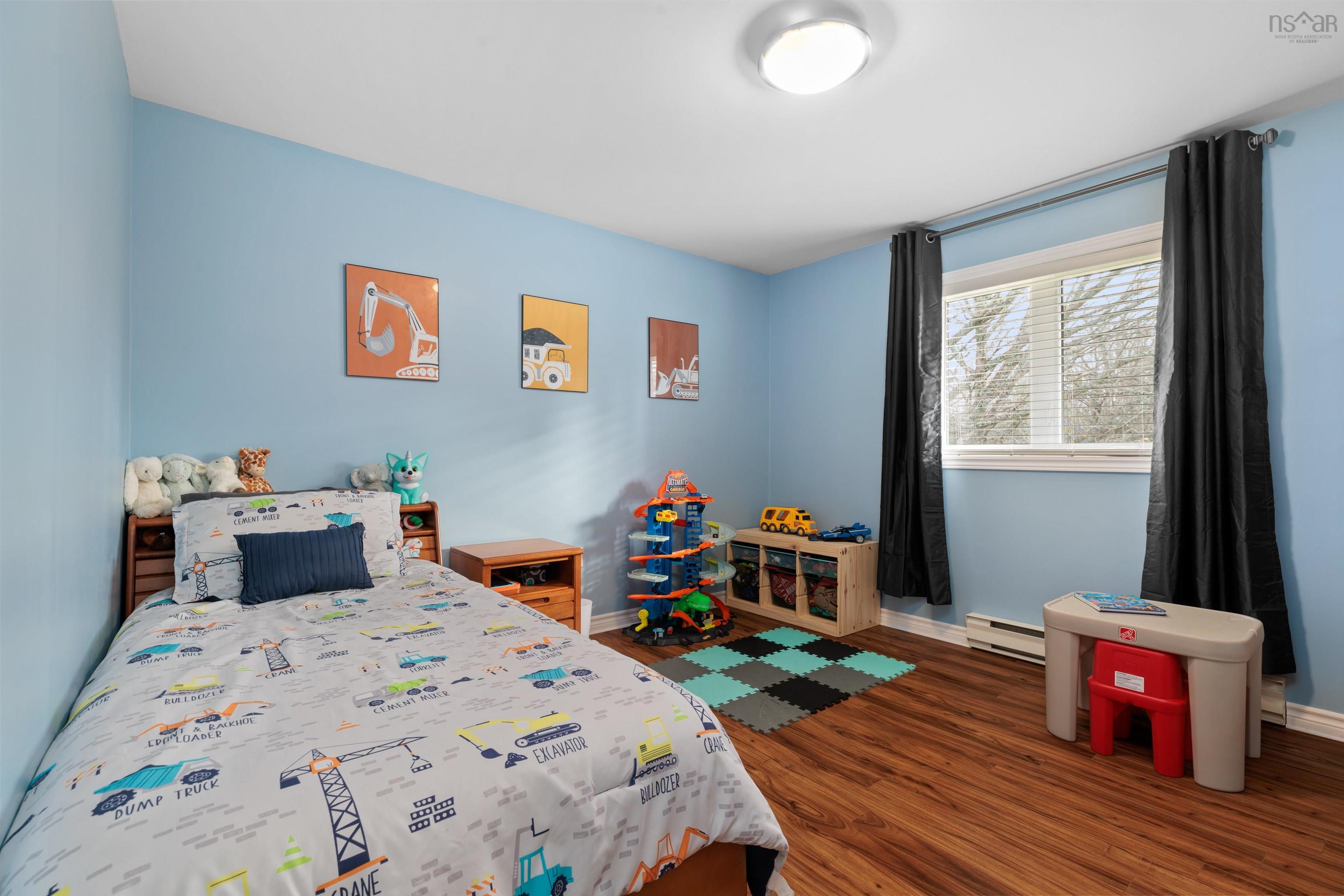 $599,900.00: 10 DRESDEN Court, Sackville