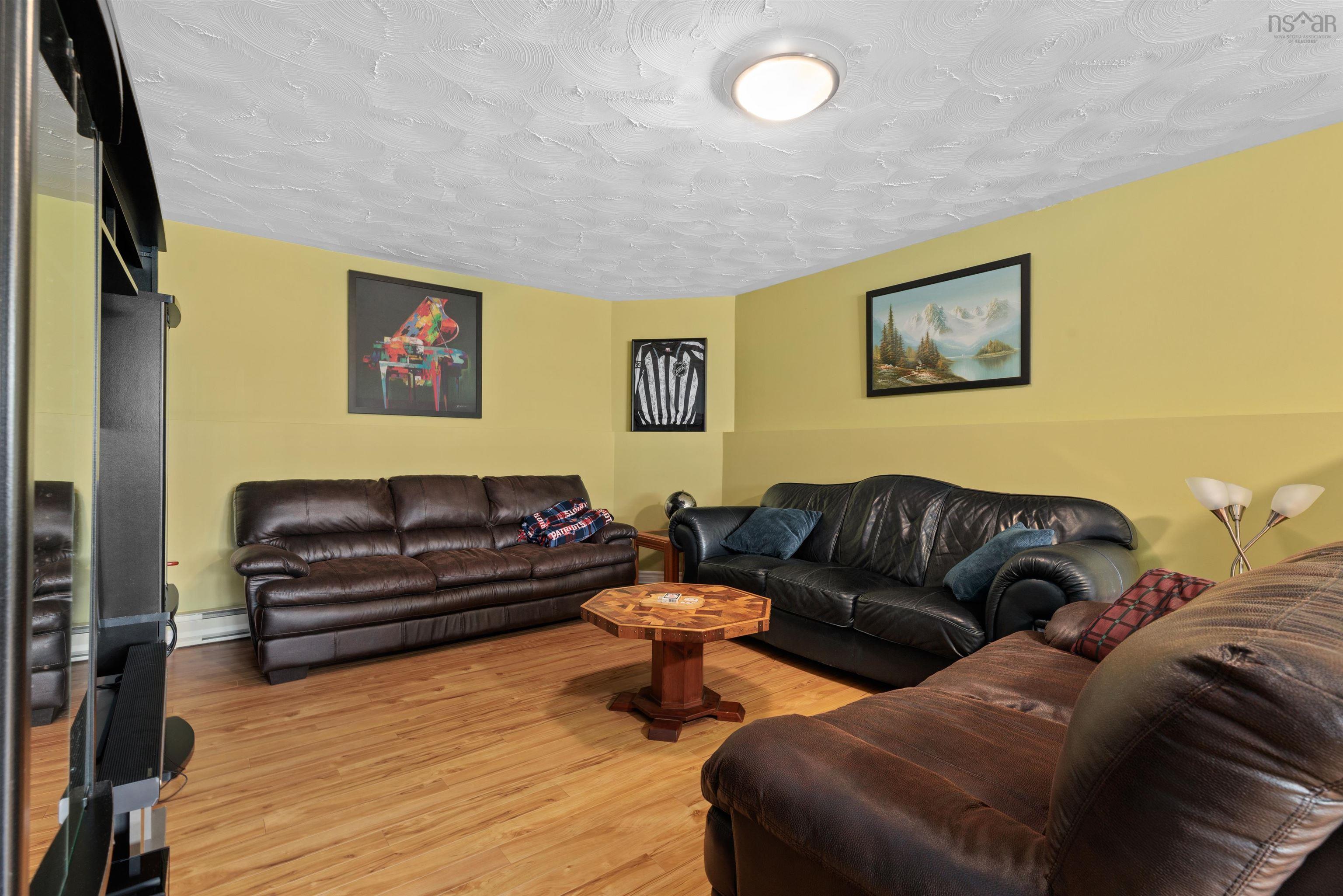 $599,900.00: 10 DRESDEN Court, Sackville