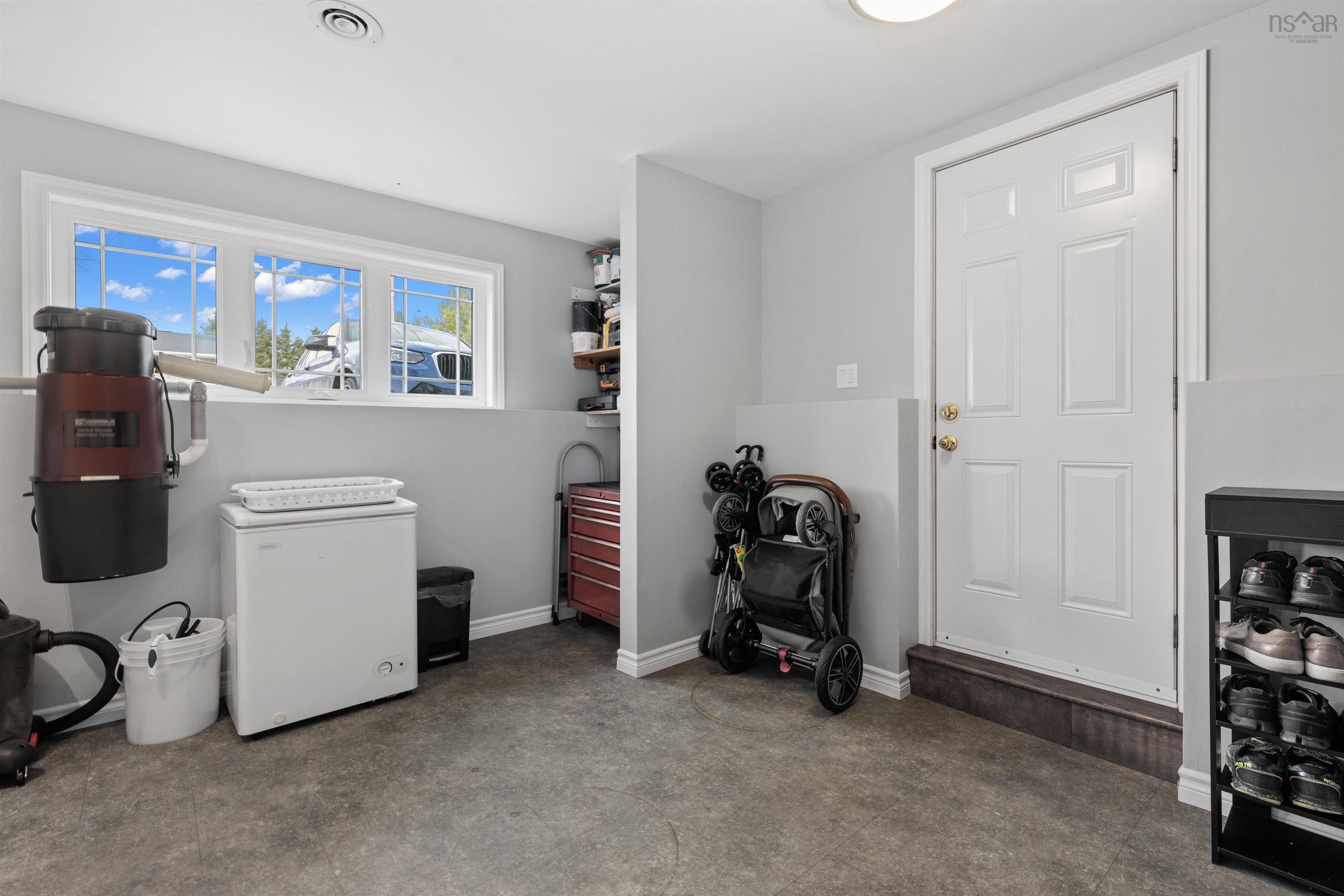 $599,900.00: 10 DRESDEN Court, Sackville