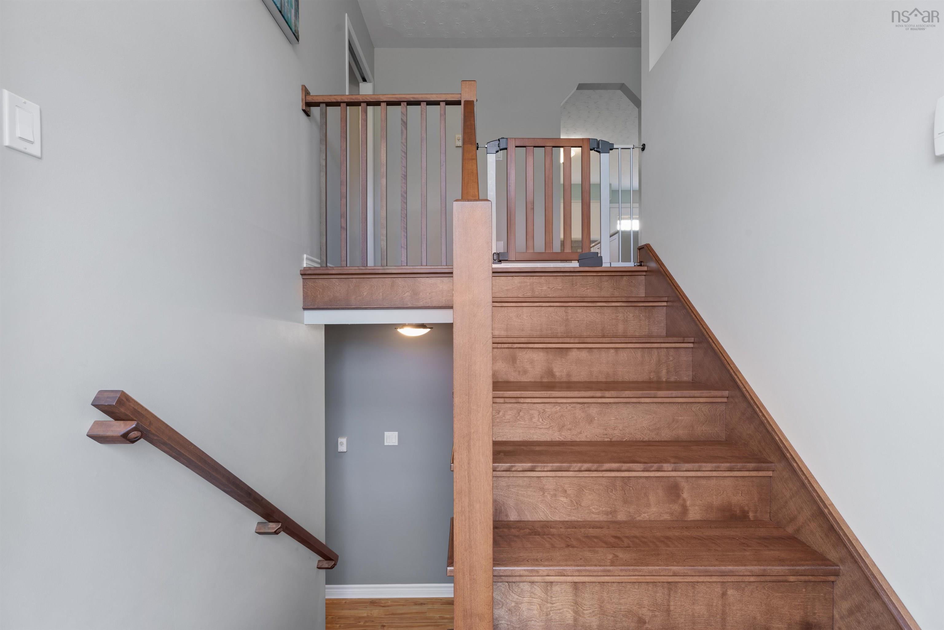 $599,900.00: 10 DRESDEN Court, Sackville