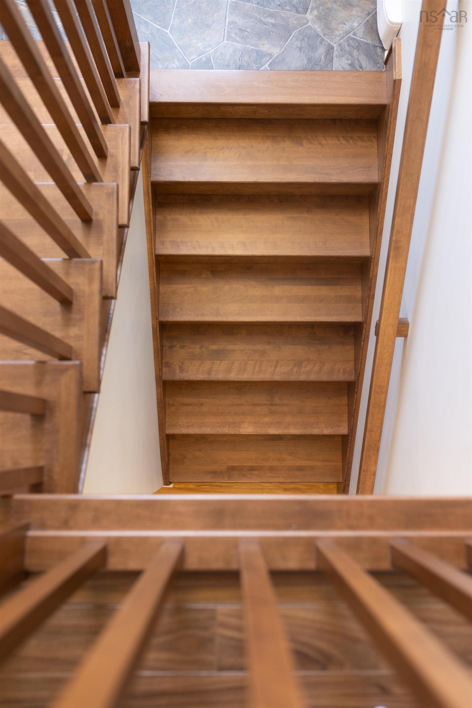 $599,900.00: 10 DRESDEN Court, Sackville