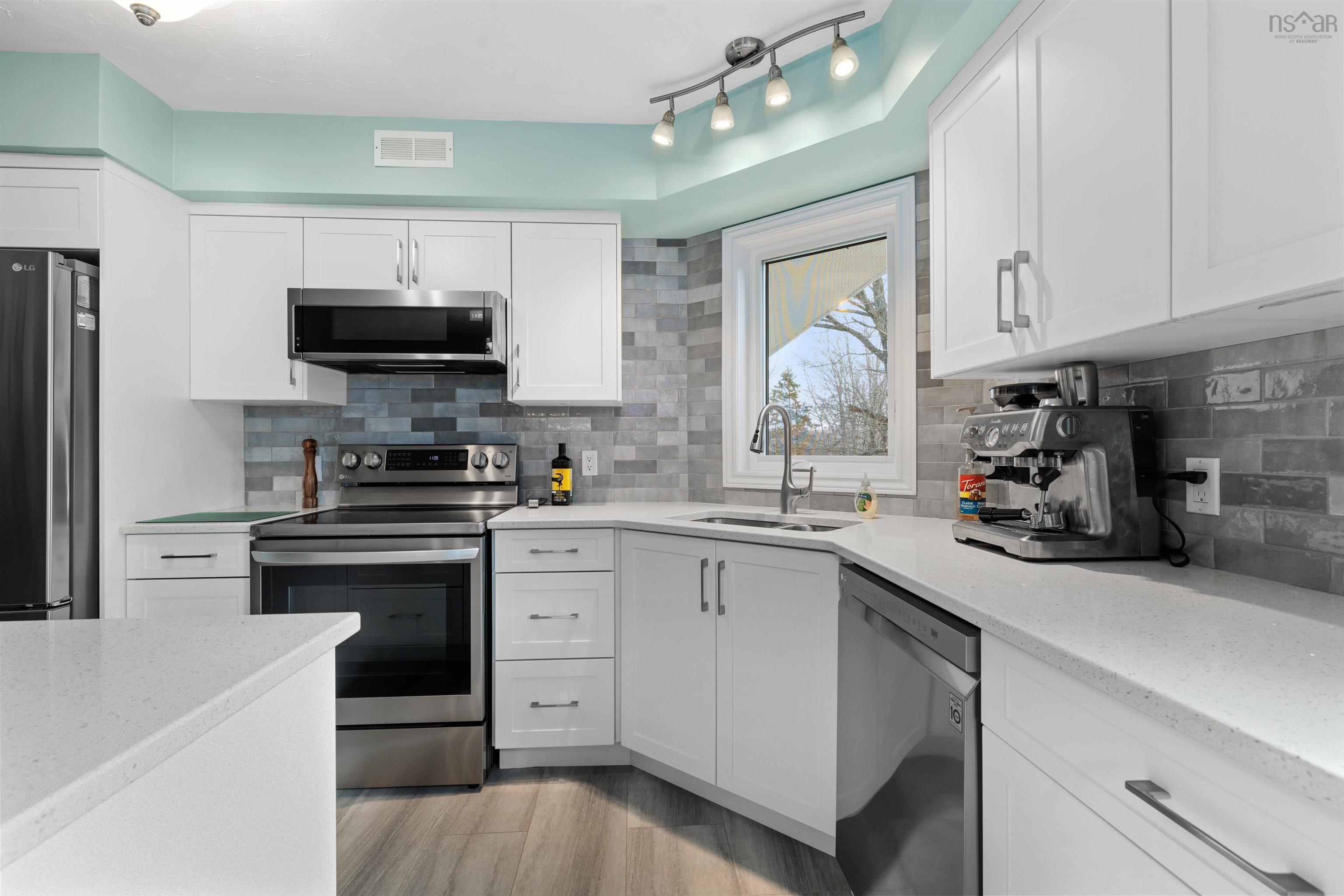 $599,900.00: 10 DRESDEN Court, Sackville